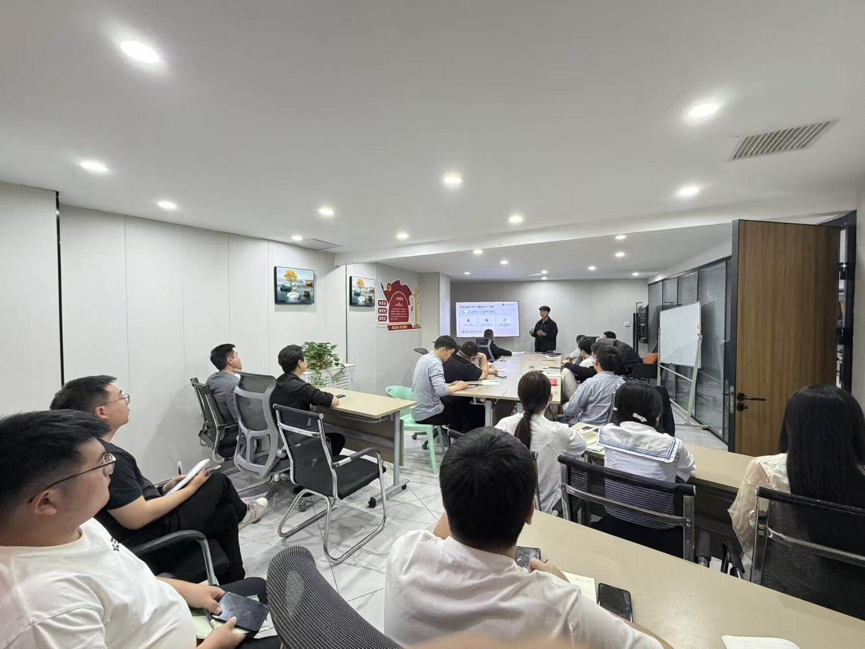 我所举办企业法律风险防控专题讲座