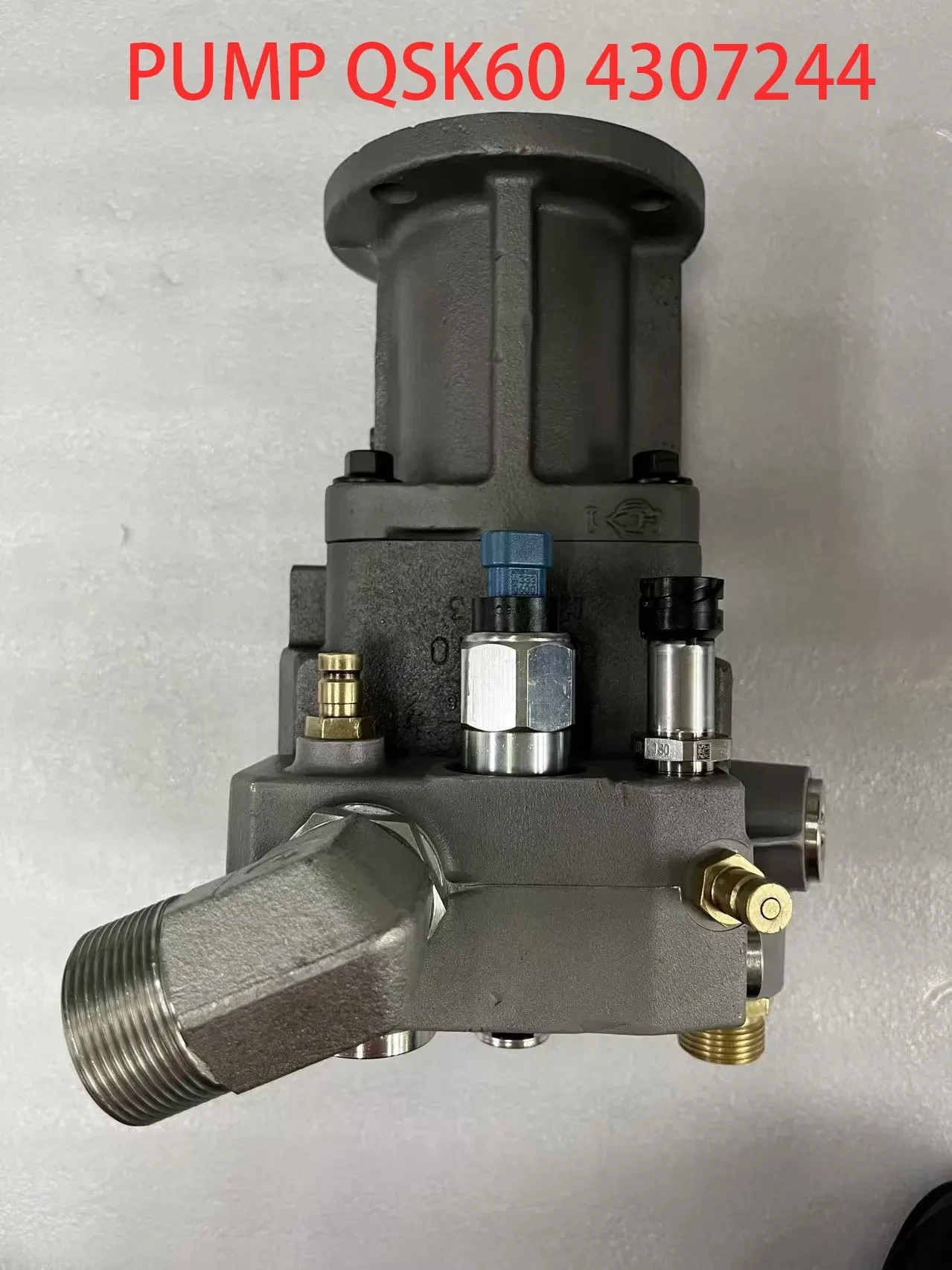Cummins QSK60 Pump 4307244 detail view 1