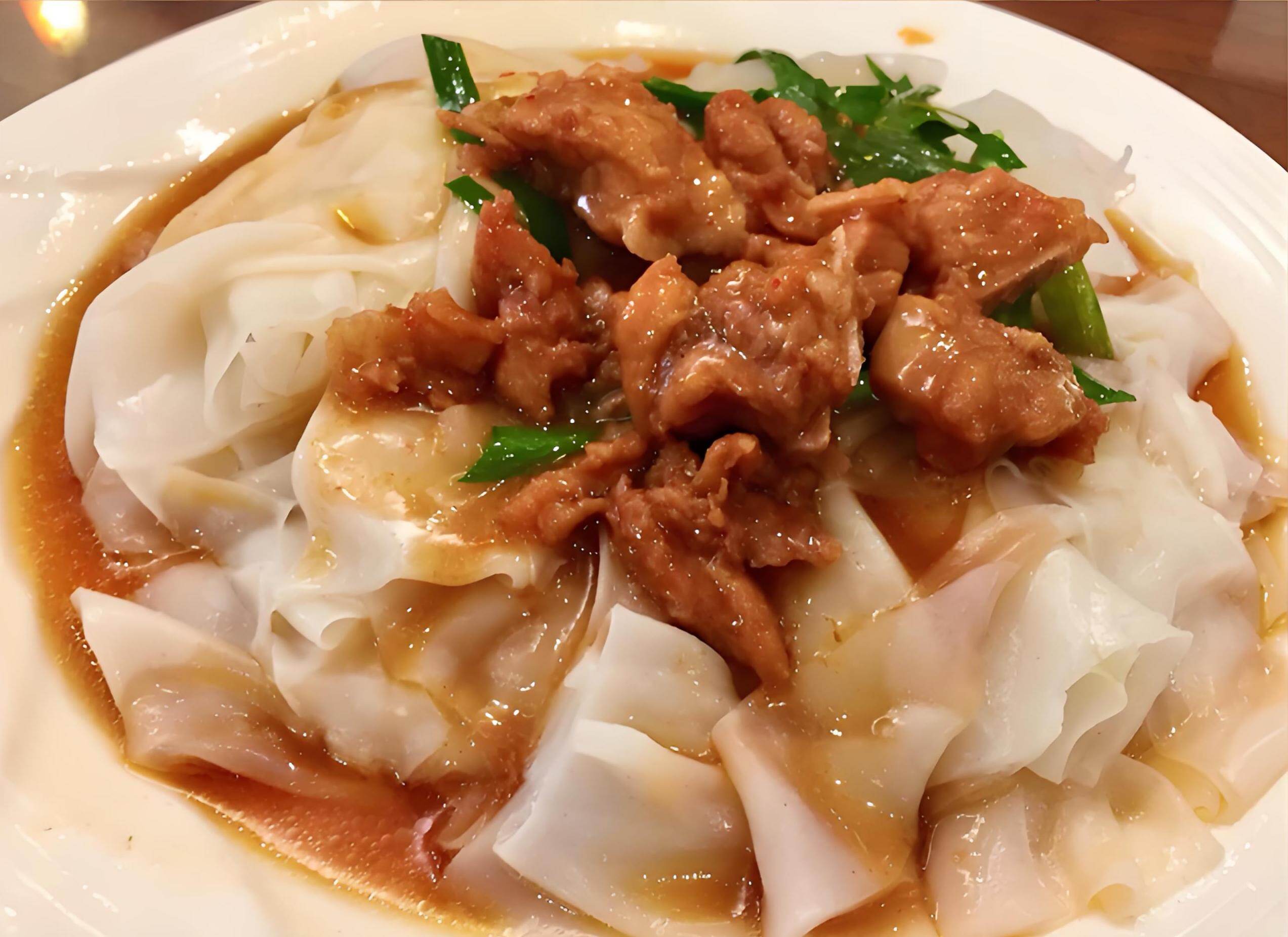 金榜街一份双皮奶与老食铺桌面的近景——不动动车就能到达的顺德味道