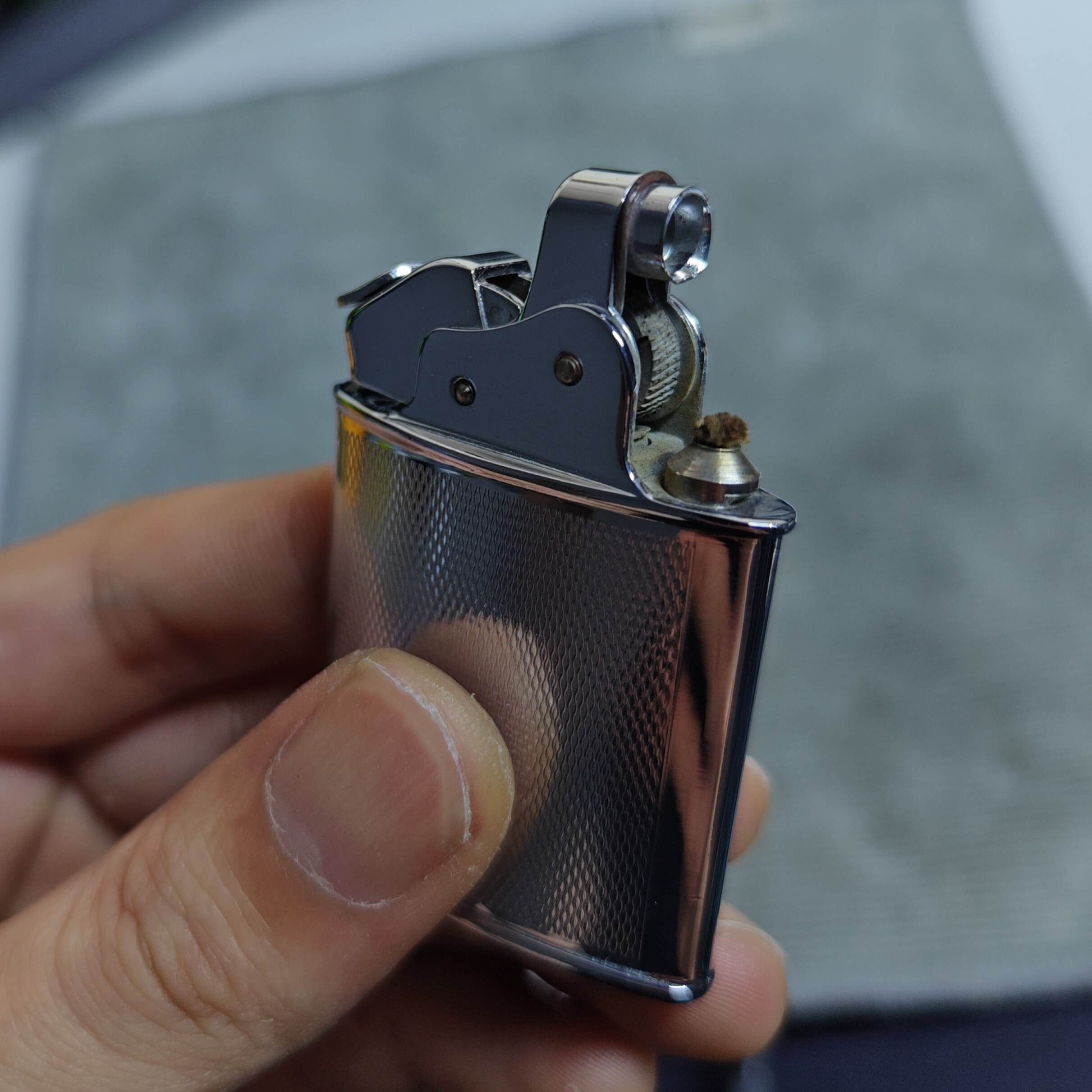 THORENS SPORT Series Small Semi-Automatic Kerosene Lighter - Details 2