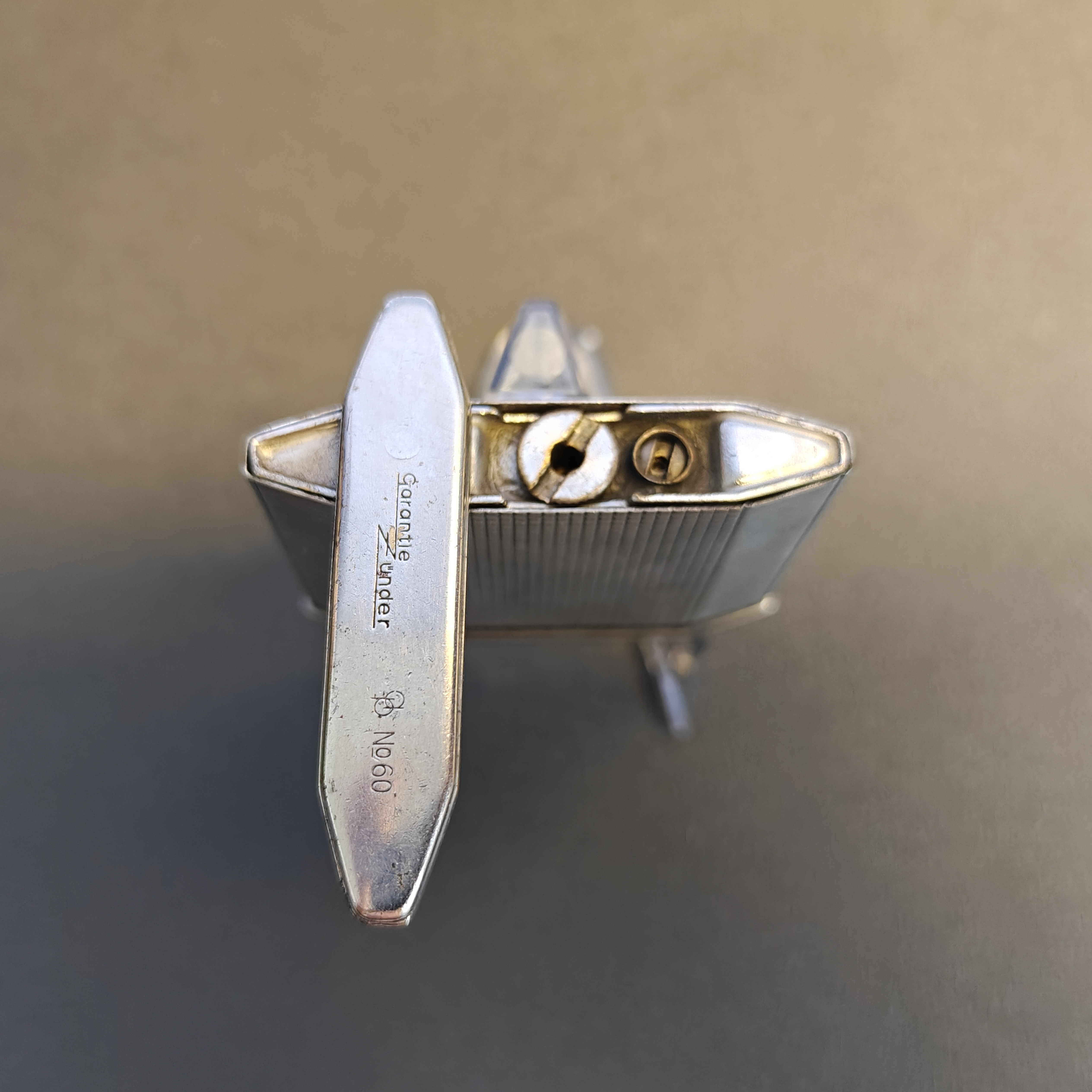 AP60 835 Silver Case Push-Lift Semi-Auto Kerosene Lighter Details 7