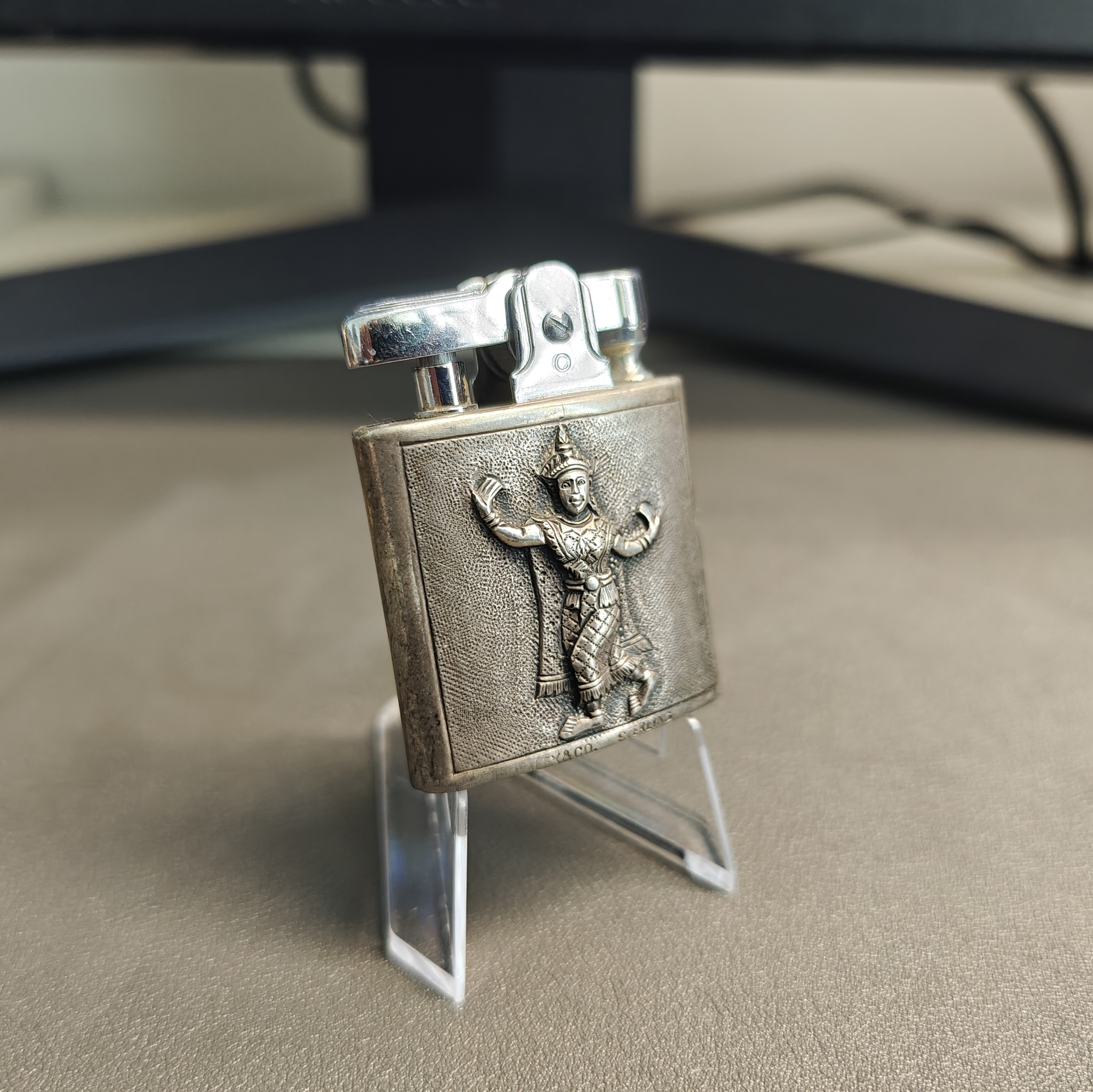 Ronson Standard Series 2nd Gen Siamese Dancer High-Relief Sterling Silver Oil Lighter – Detail 1