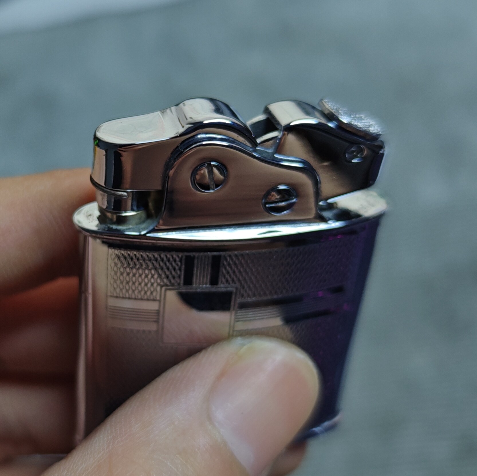 THORENS SPORT Series Small Semi-Automatic Kerosene Lighter - Details 3