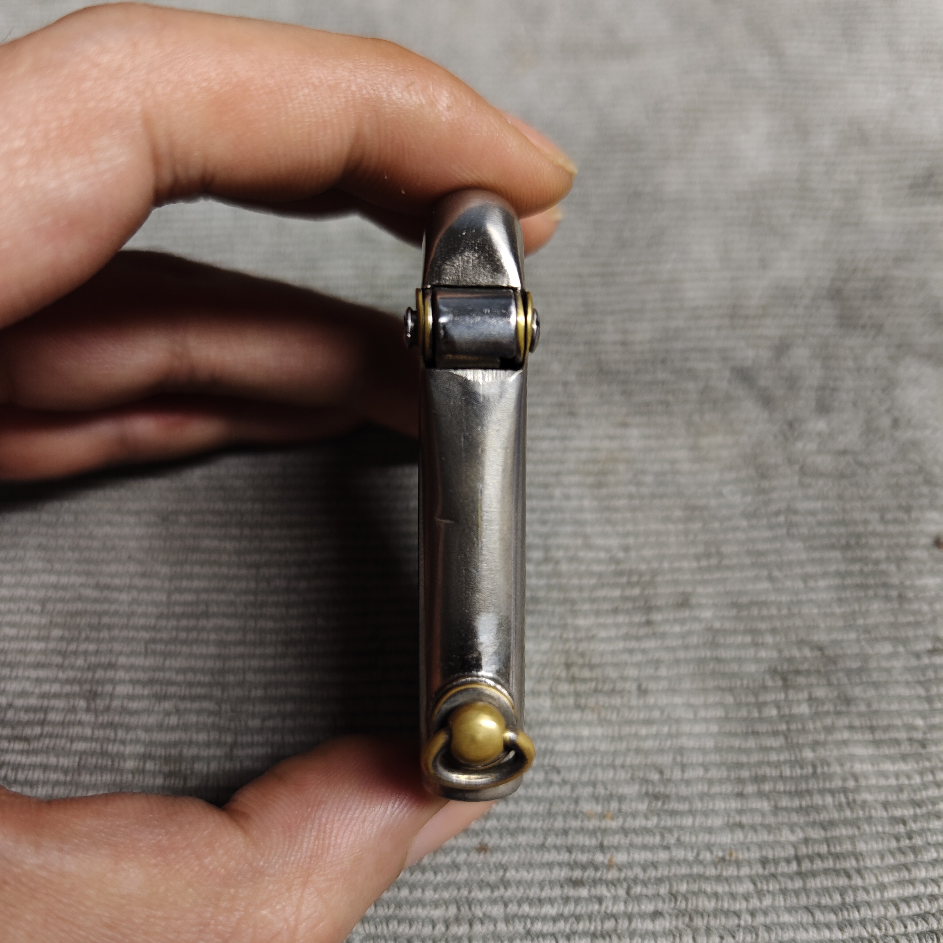 THORENS Single Claw Series Kerosene Lighter: Detail 3