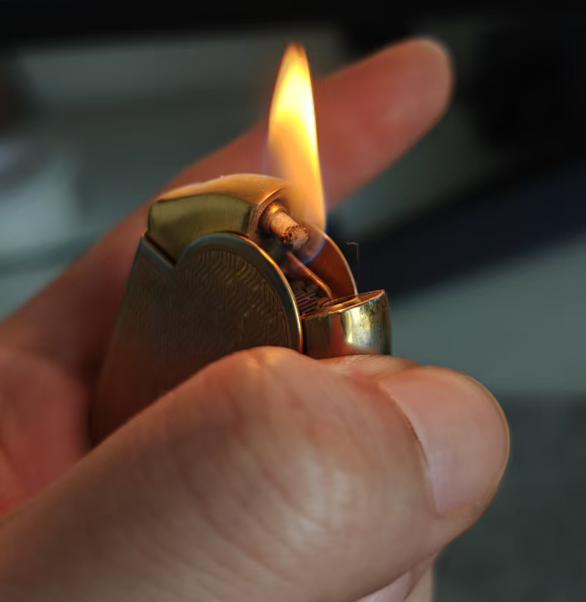 SPEED Gold-Plated Sunroof Mechanism Kerosene Lighter Detail 5