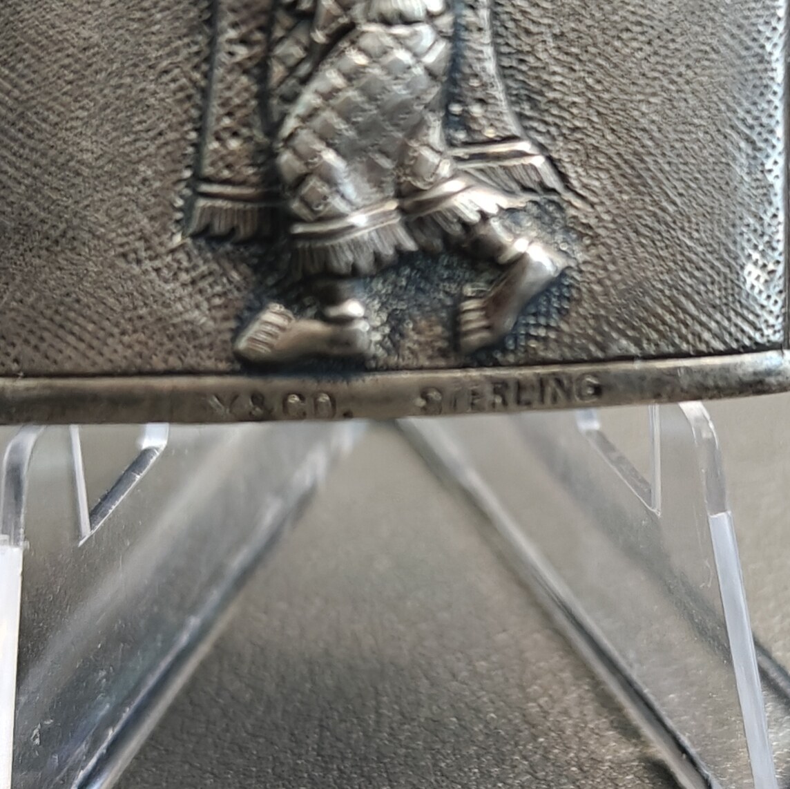 Ronson Standard Series 2nd Gen Siamese Dancer High-Relief Sterling Silver Oil Lighter – Detail 4