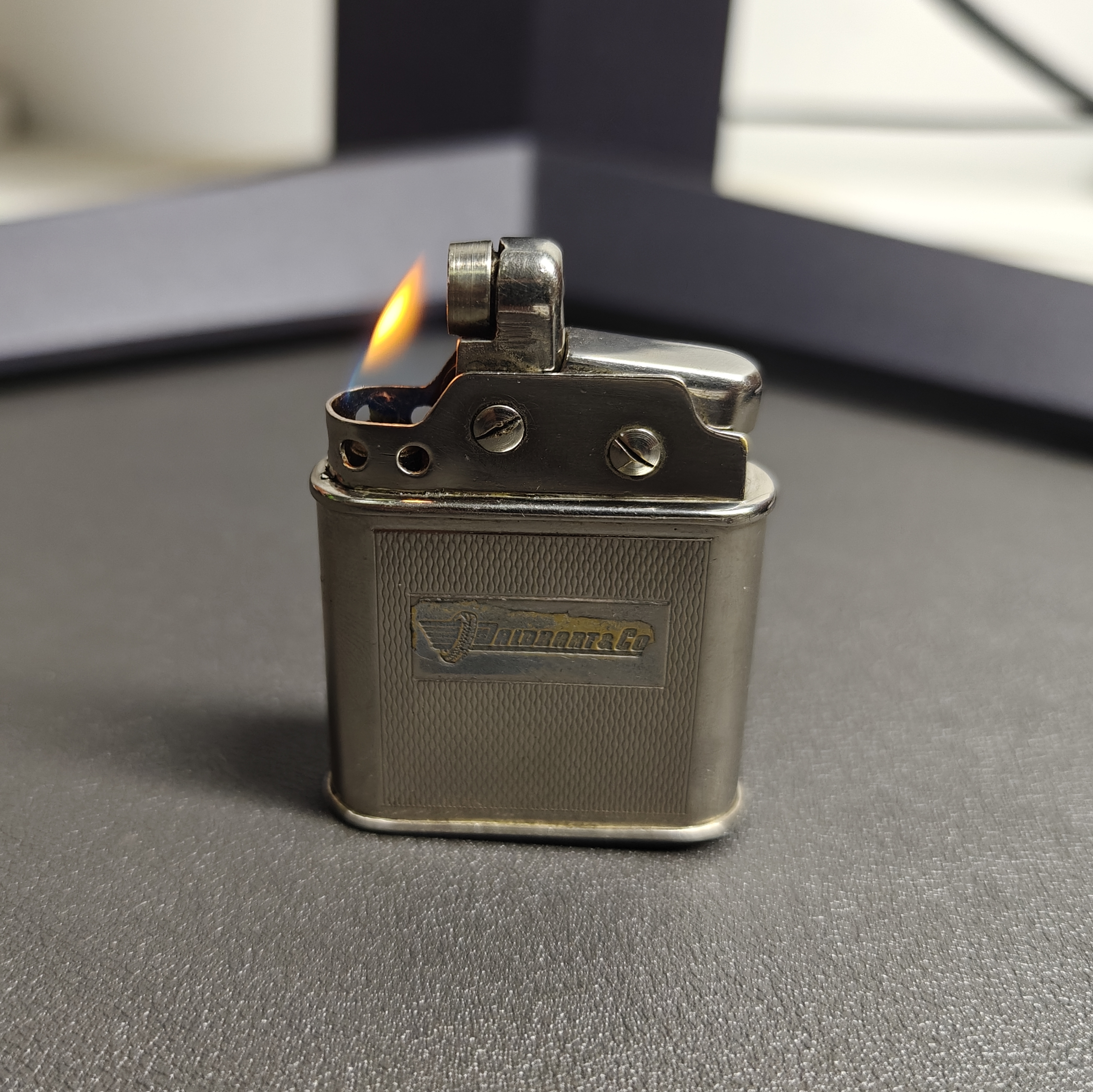 AUGUSTA Lünser Windproof Push-Button Semi-Automatic Butane Lighter – Detail 4
