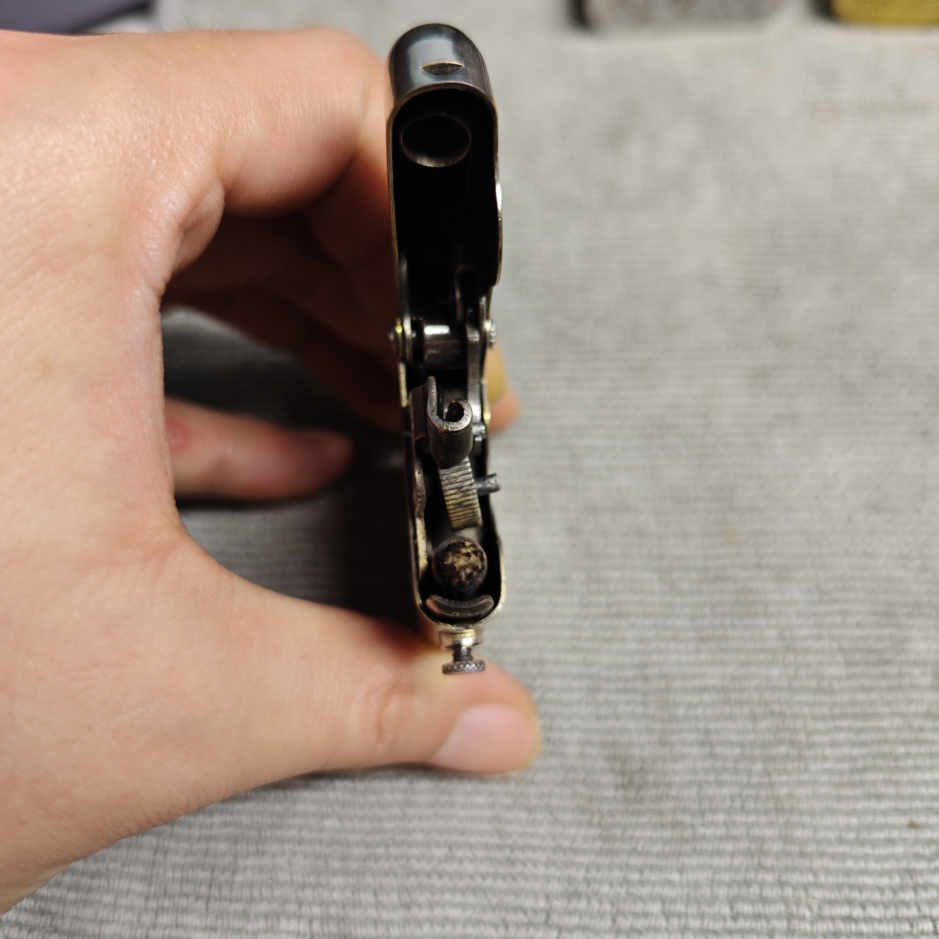 THORENS Single Claw Series Kerosene Lighter: Detail 6