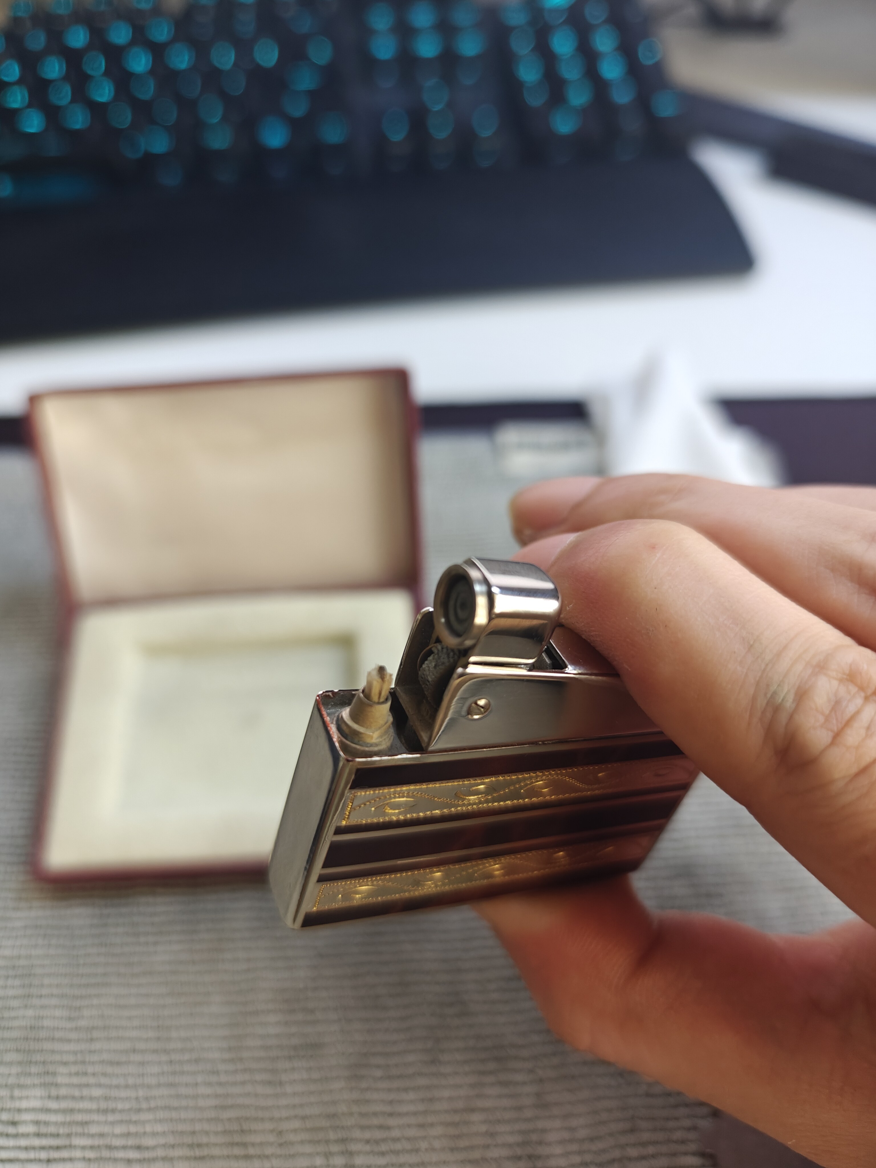 KW Rani Series Gold-Plated Enamel Tortoiseshell Stamp Oil Lighter – Detail 5
