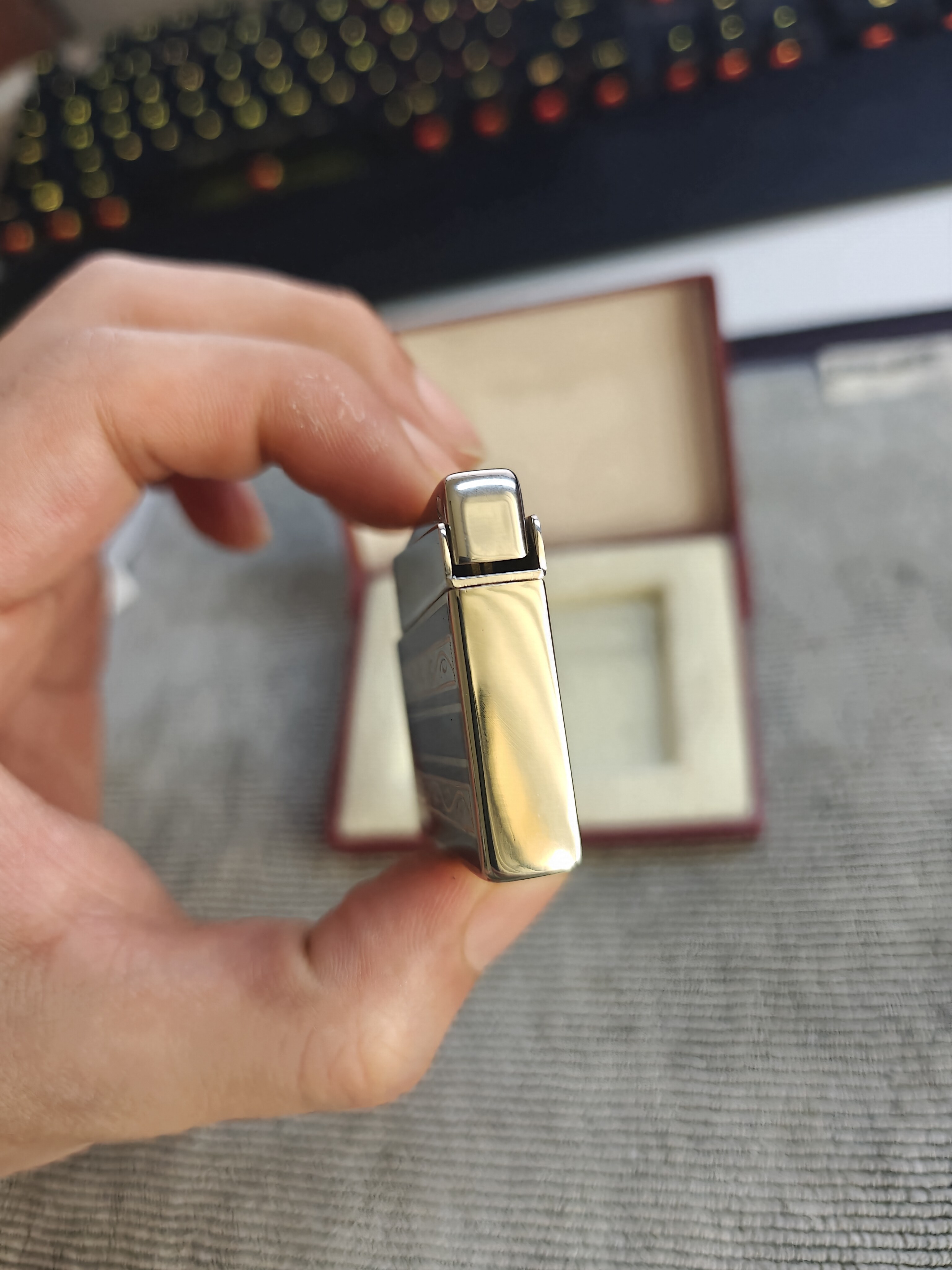 KW Rani Series Gold-Plated Enamel Tortoiseshell Stamp Oil Lighter – Detail 2