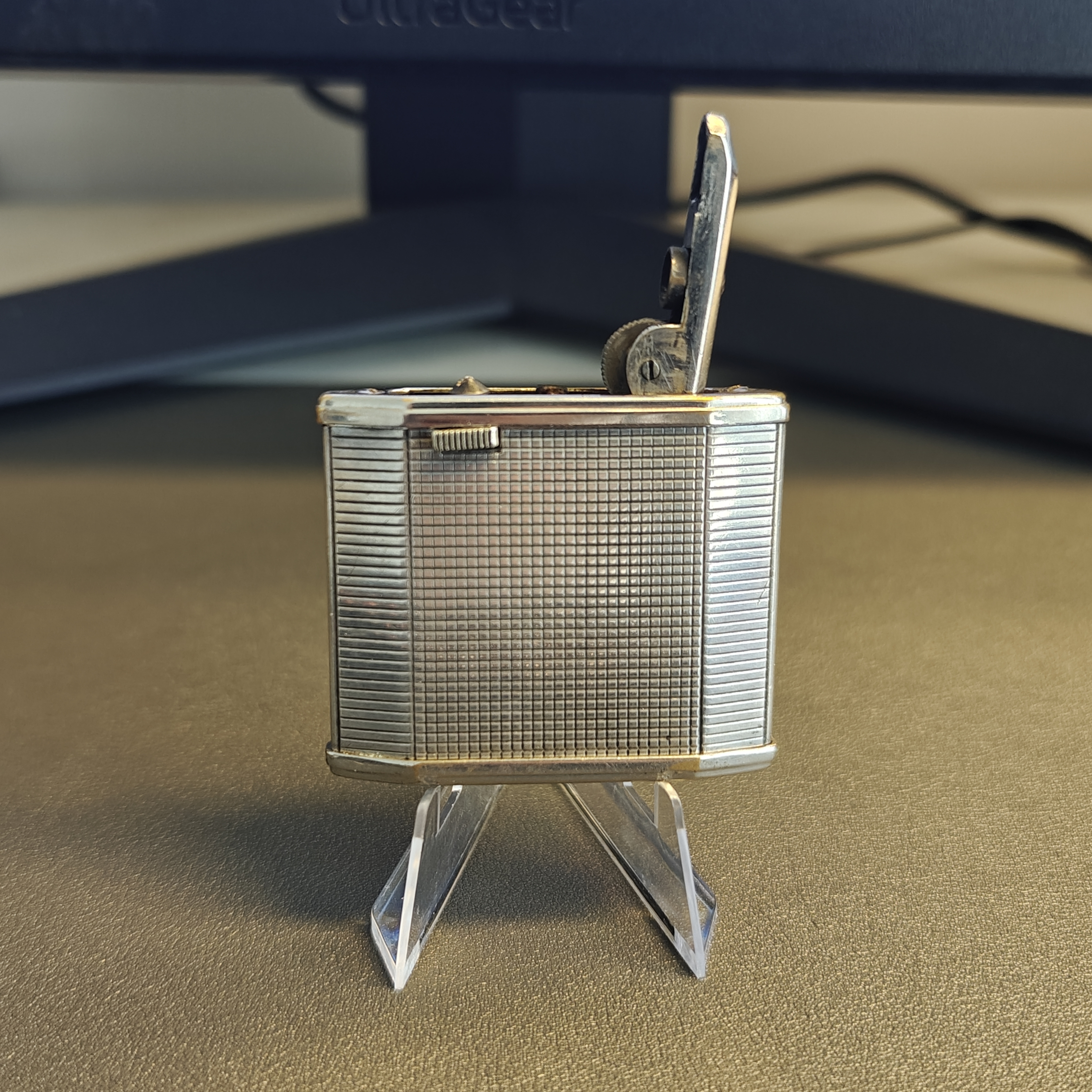 AP60 835 Silver Case Push-Lift Semi-Auto Kerosene Lighter Details 1