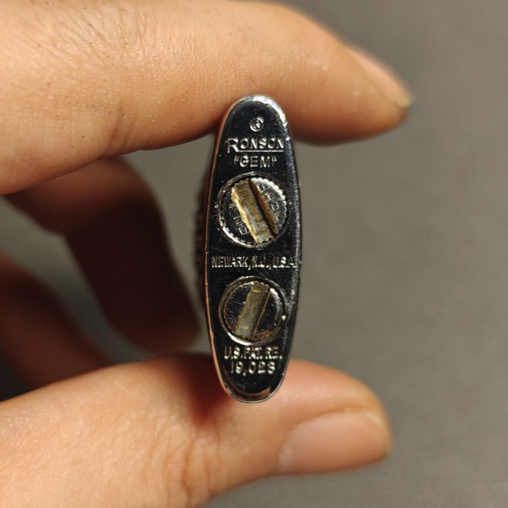 Ronson Gem Enamel Gasoline Lighter - Detail 4