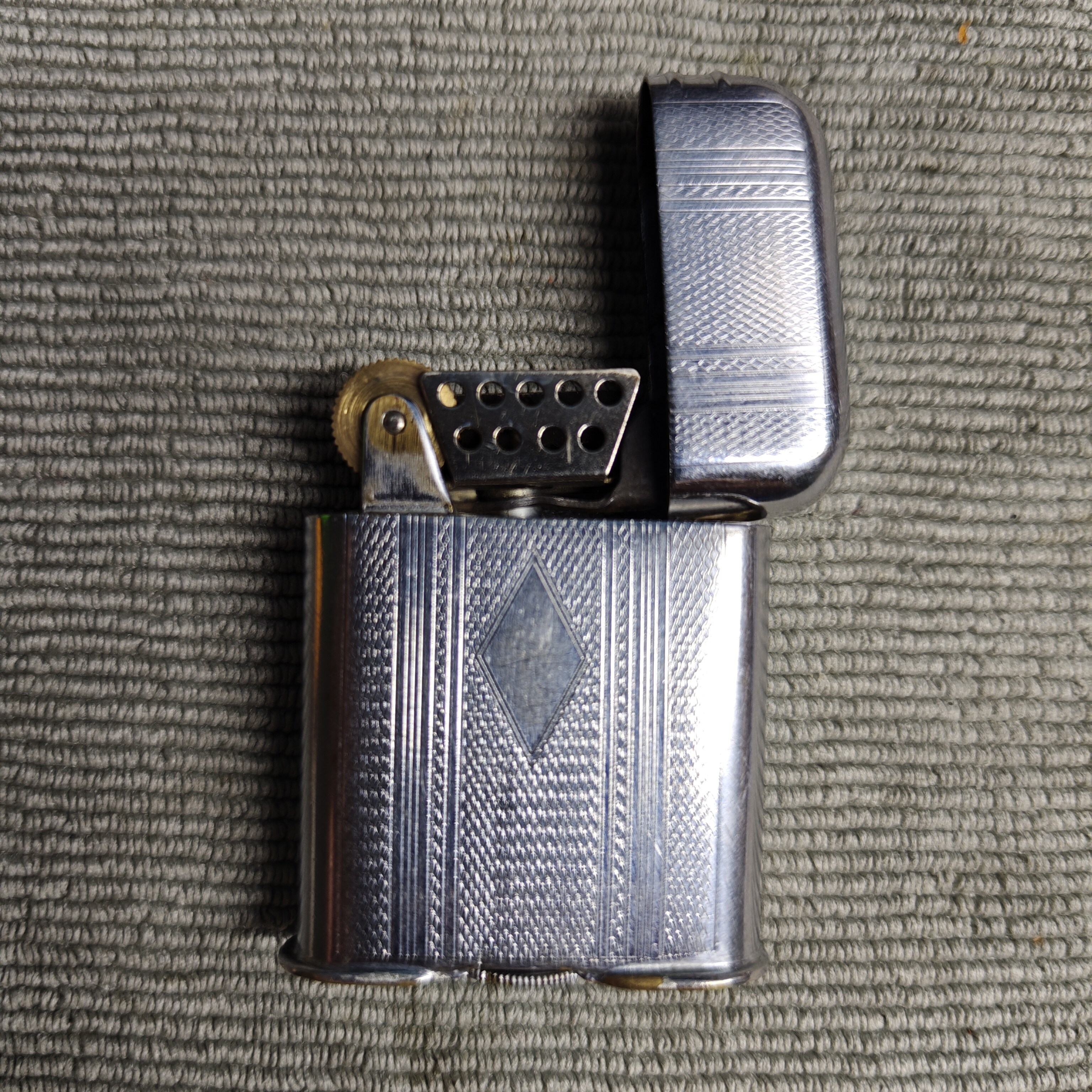 THORENS LUCKY Series Windproof Oil Lighter – Detail 4