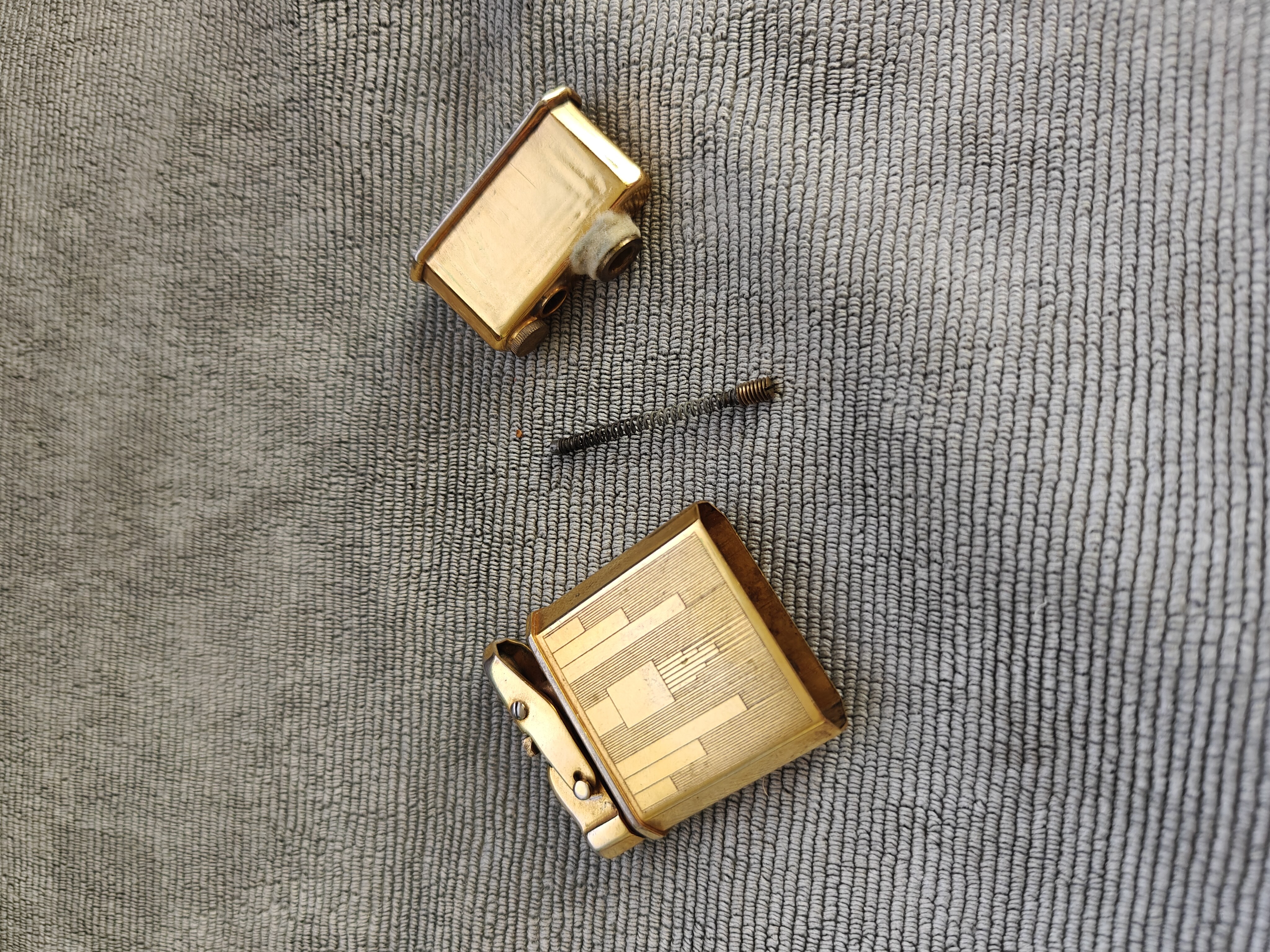 LUX'TRIK Rare-Structure Gold-Plated Oil Lighter – Detail 7