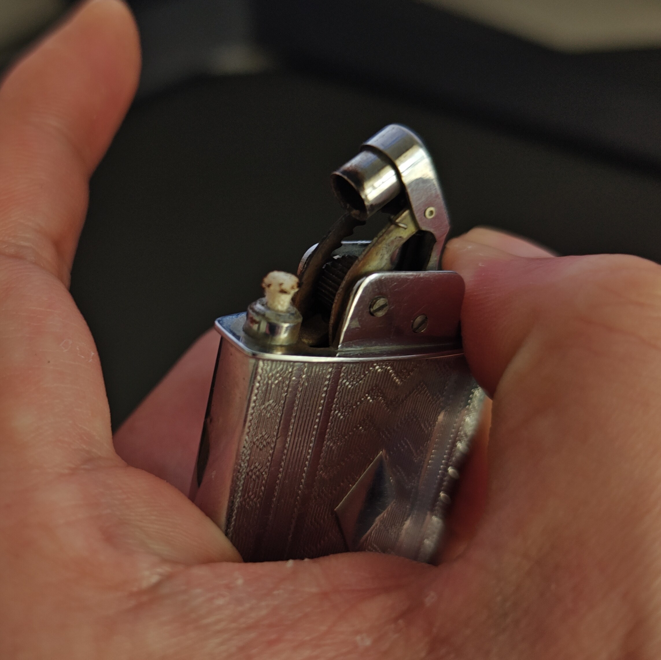 EVANS Trig-A-Lite Push-Button Automatic Lighter - Details 2