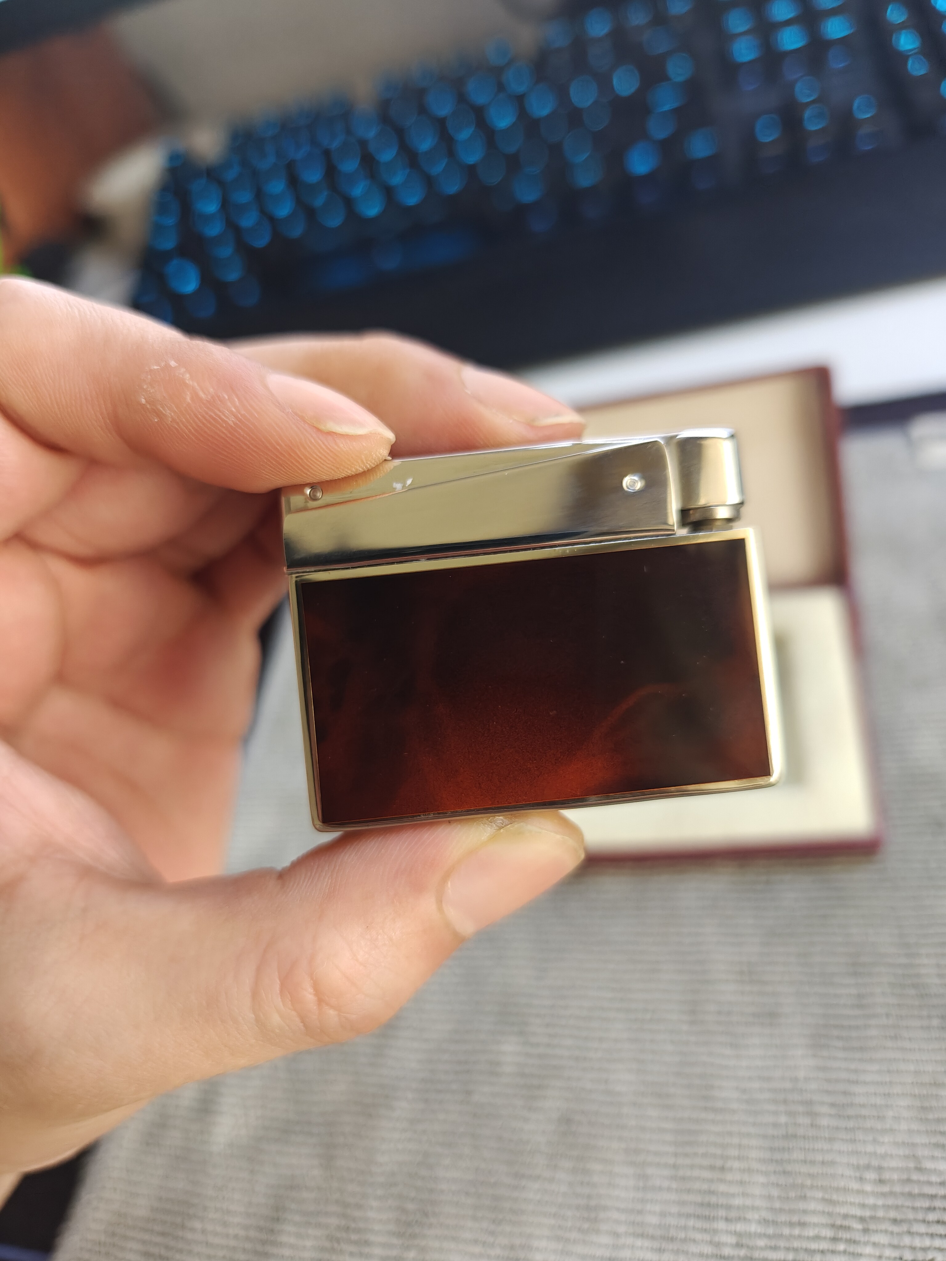 KW Rani Series Gold-Plated Enamel Tortoiseshell Stamp Oil Lighter – Detail 1