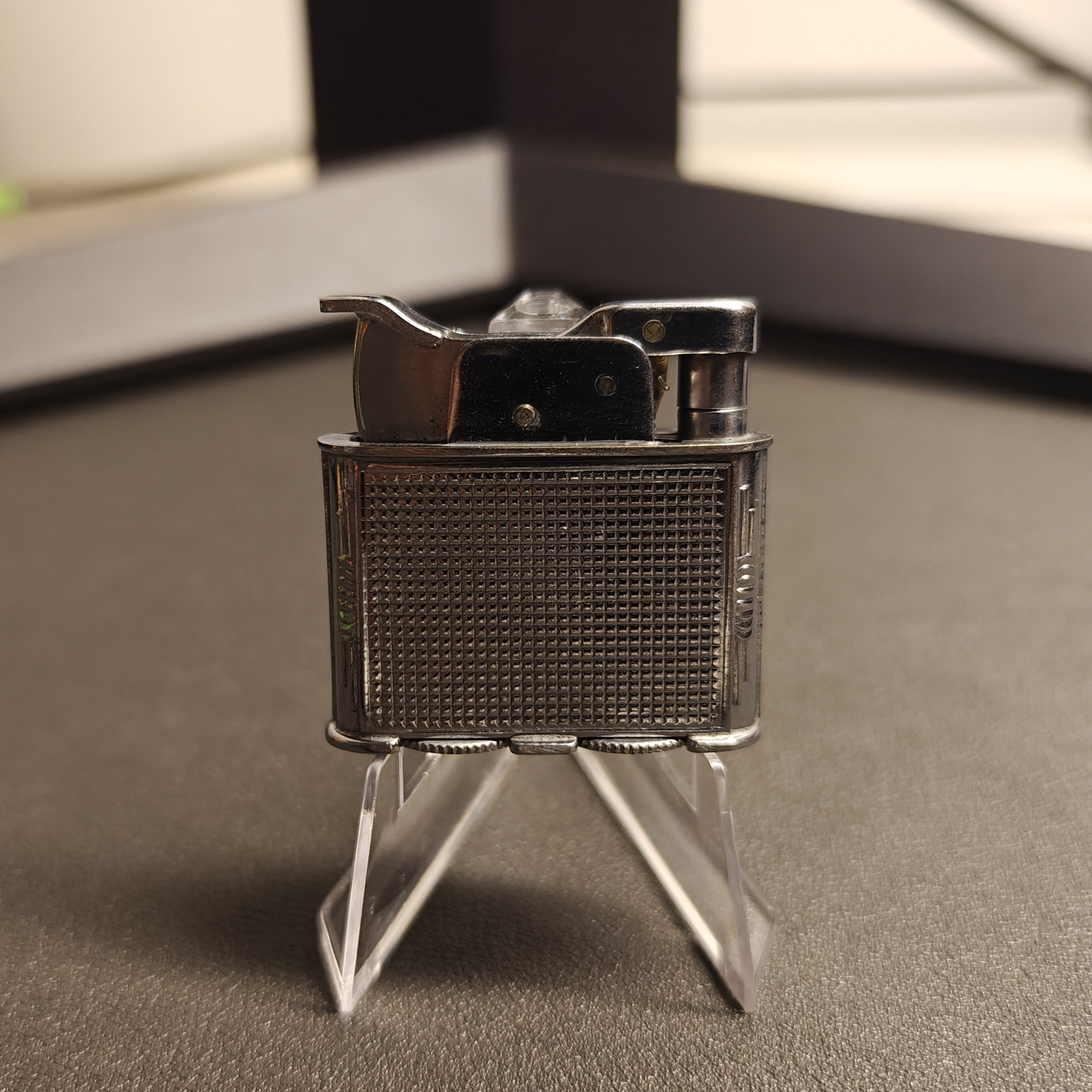 EVANS Trig-A-Lite Series Enamel Pocket Oil Lighter Detail 2