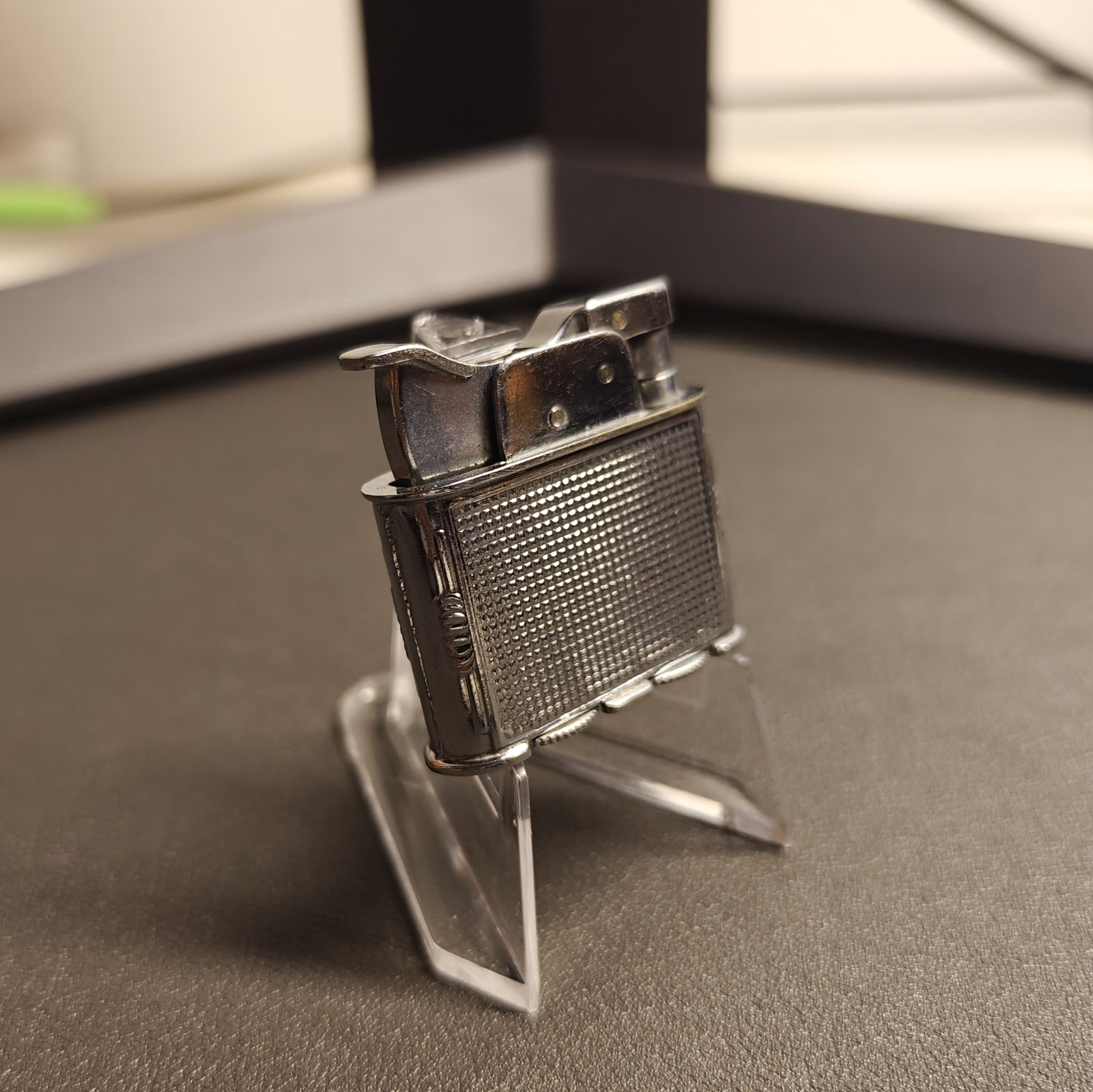 EVANS Trig-A-Lite Series Enamel Pocket Oil Lighter Detail 4