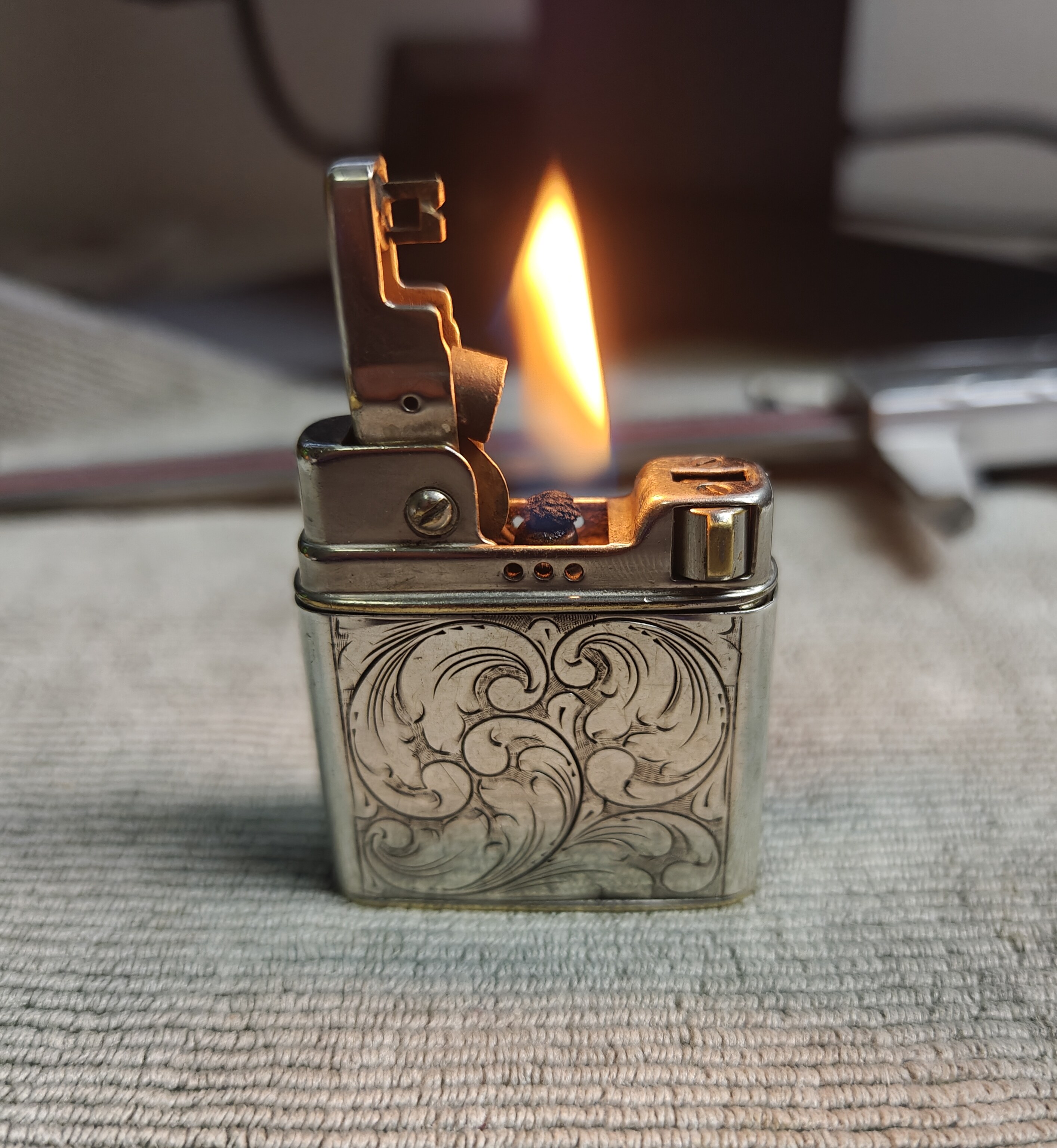 ROWENTA LISBOA Half-Arm Lift Lighter 935 Silver Edition Details 3