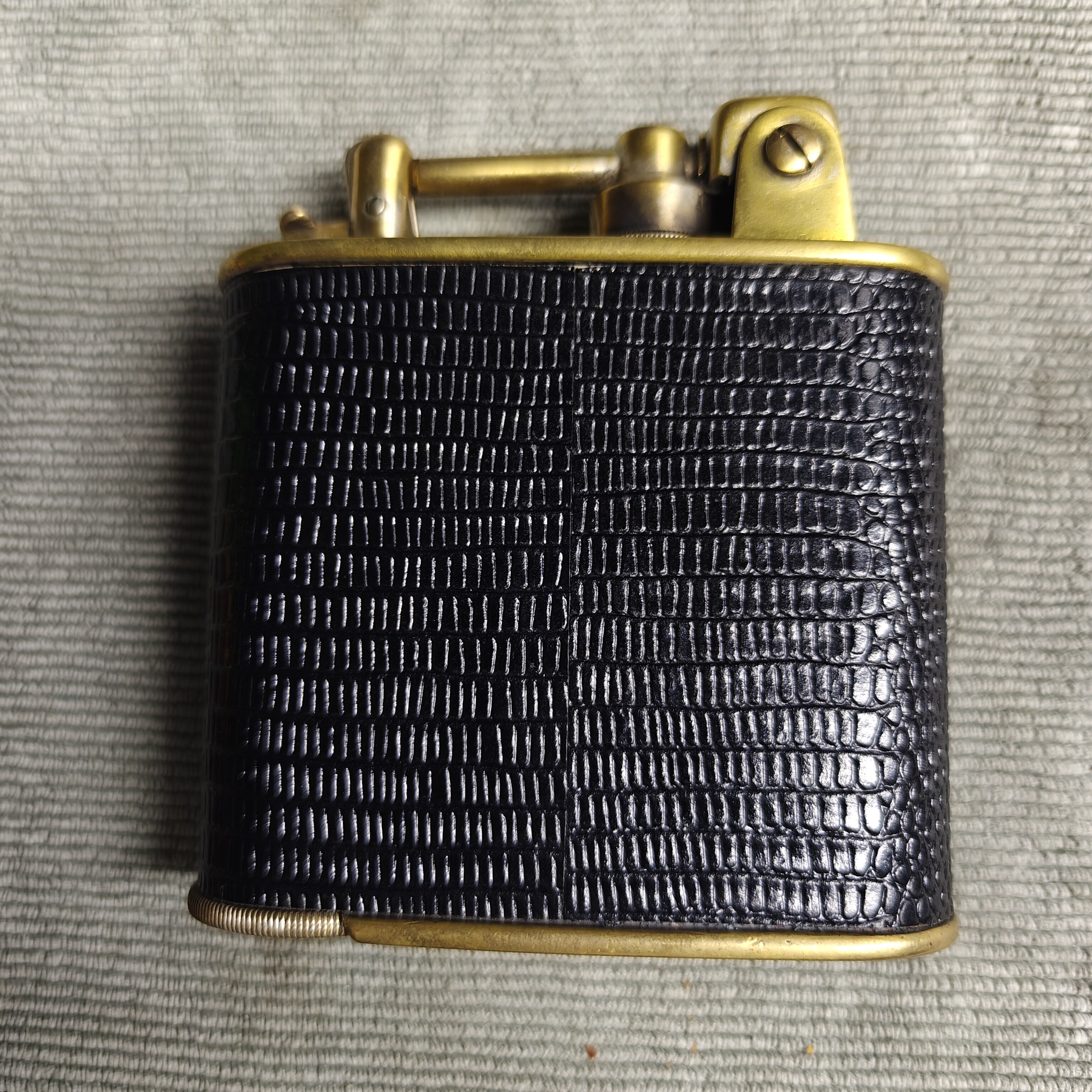 LANCEL Semi-Automatic Push-Button Desktop Lighter – Details 1