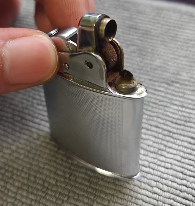 THORENS SPORT Series Small Oil Lighter – Details 3