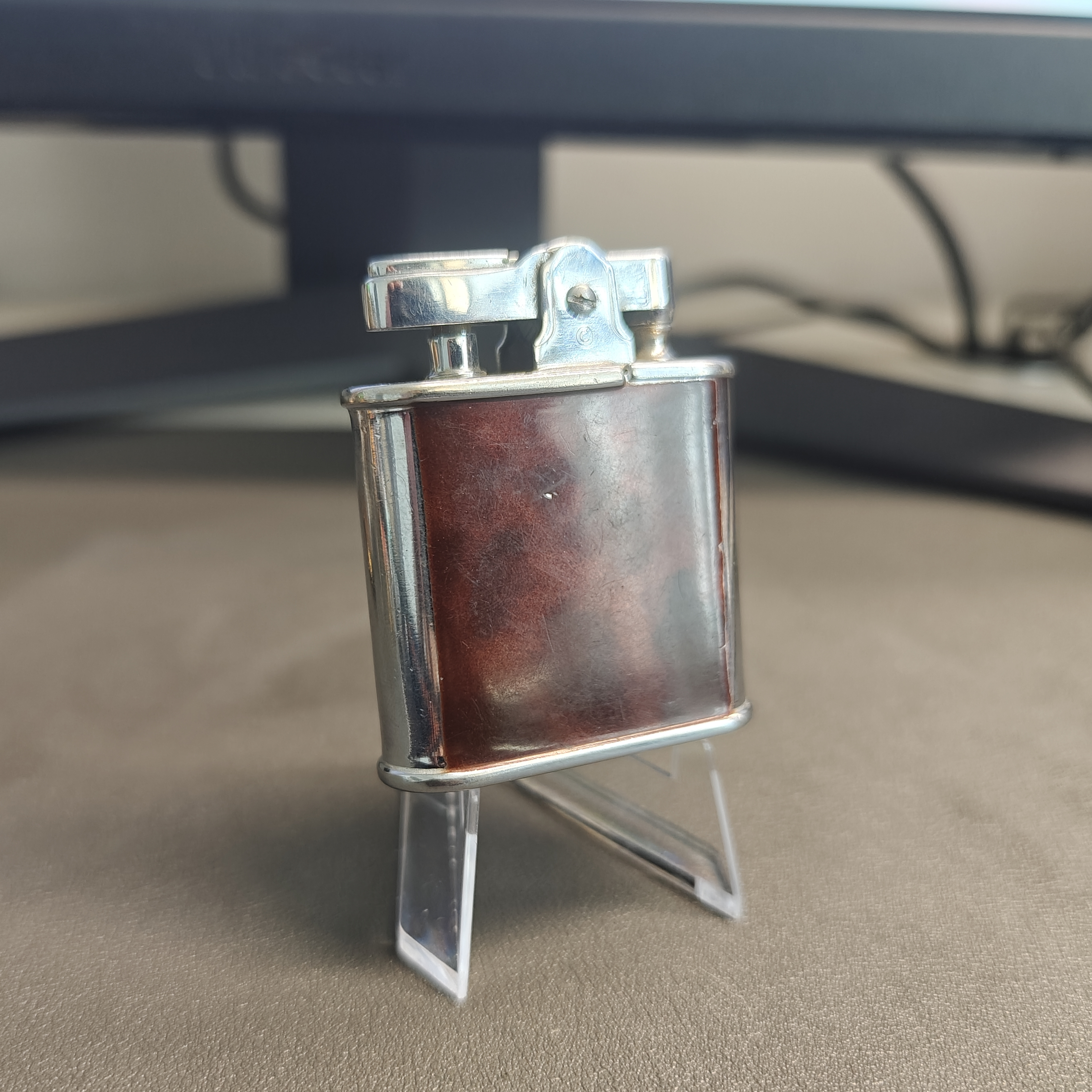 Ronson Whirlwind Enamel Windproof Lighter Details 4