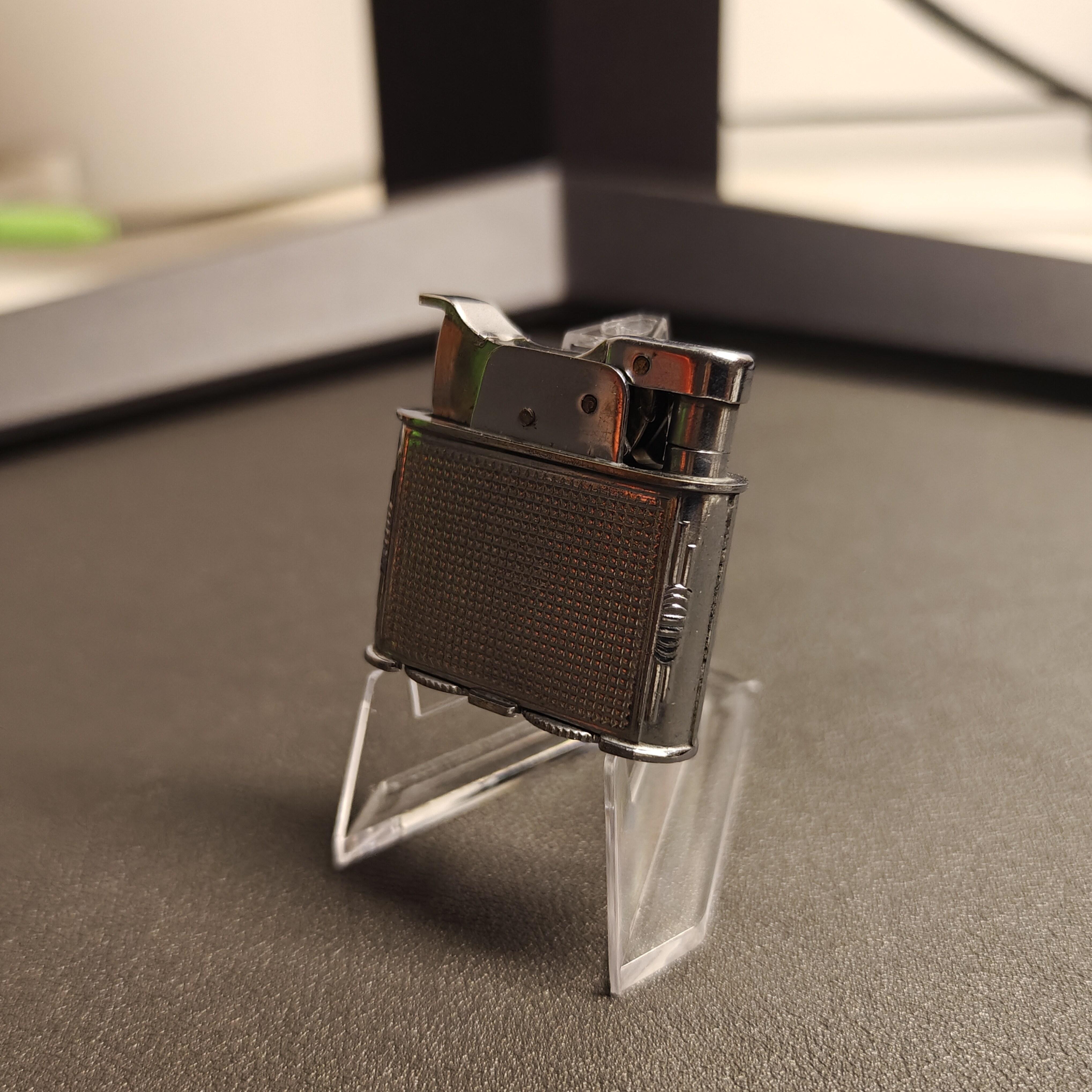 EVANS Trig-A-Lite Series Enamel Pocket Oil Lighter Detail 3