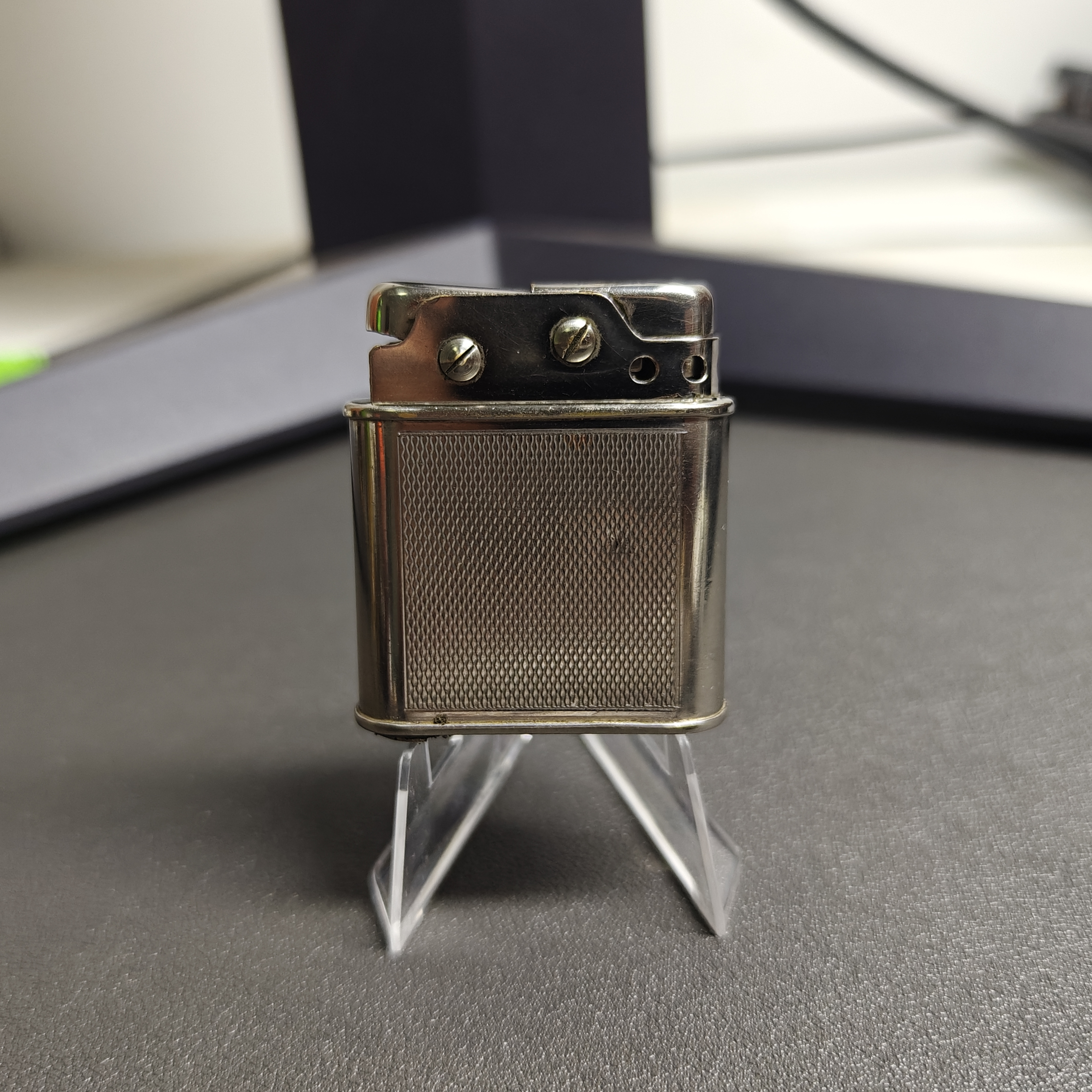 AUGUSTA Lünser Windproof Push-Button Semi-Automatic Butane Lighter – Detail 3