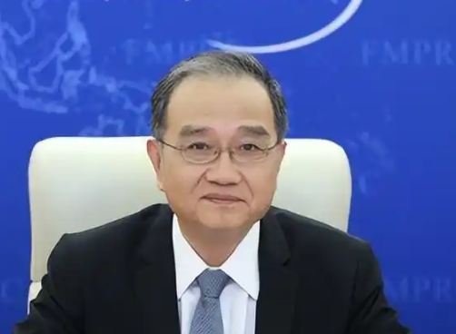 邓 励