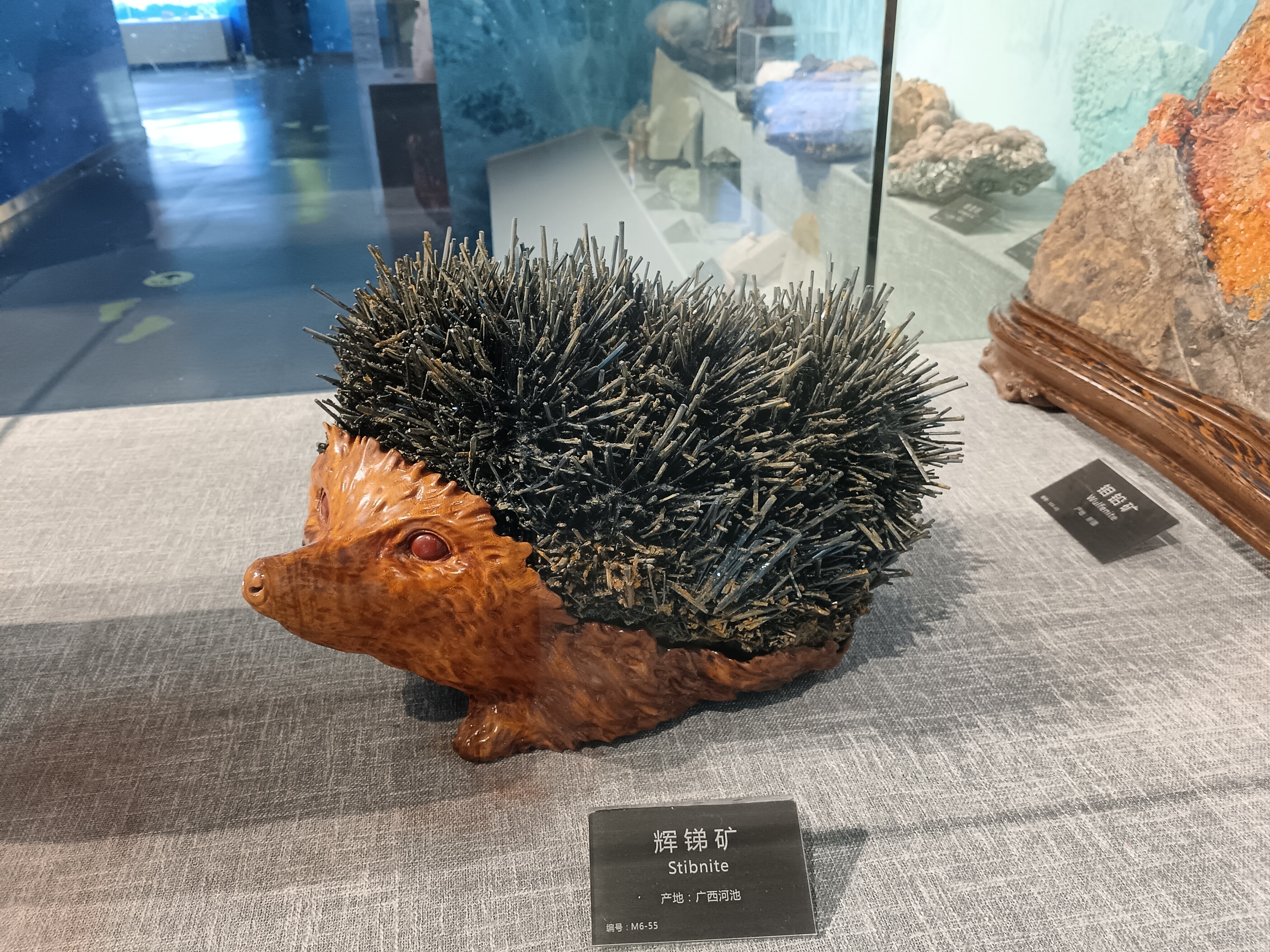 辉锑矿