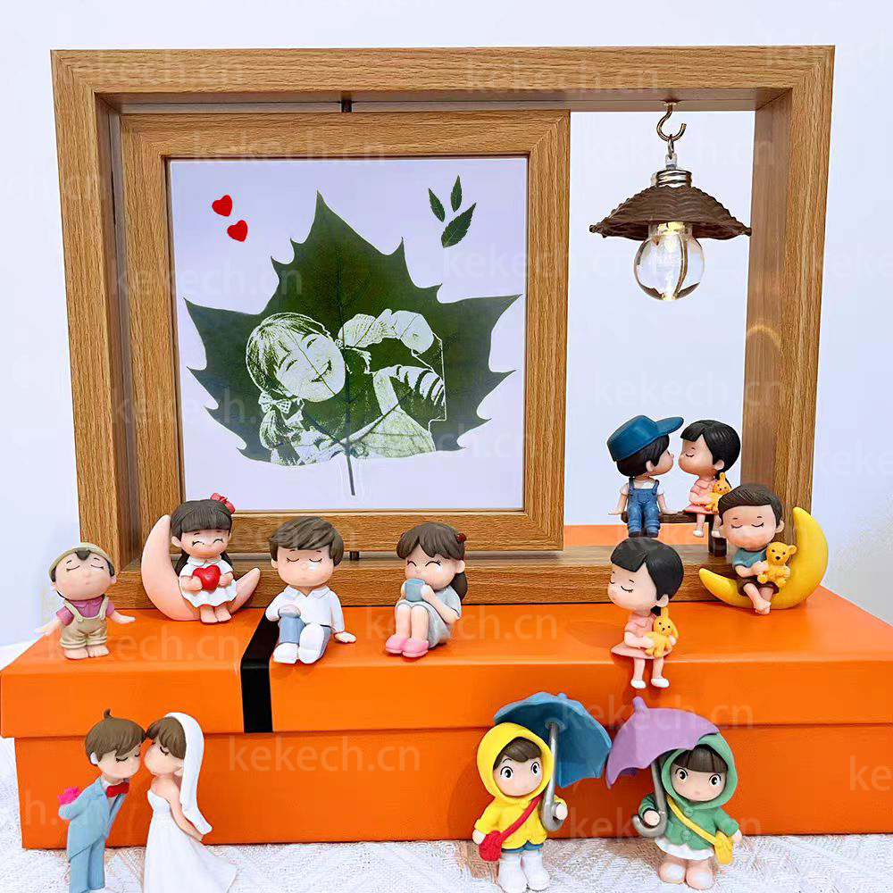 Leaf carving with frame