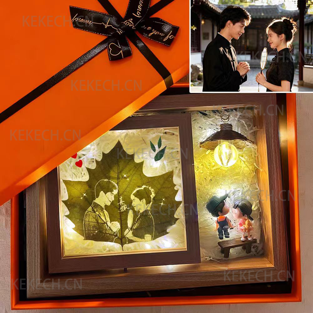 The most fully decorated leaf carving