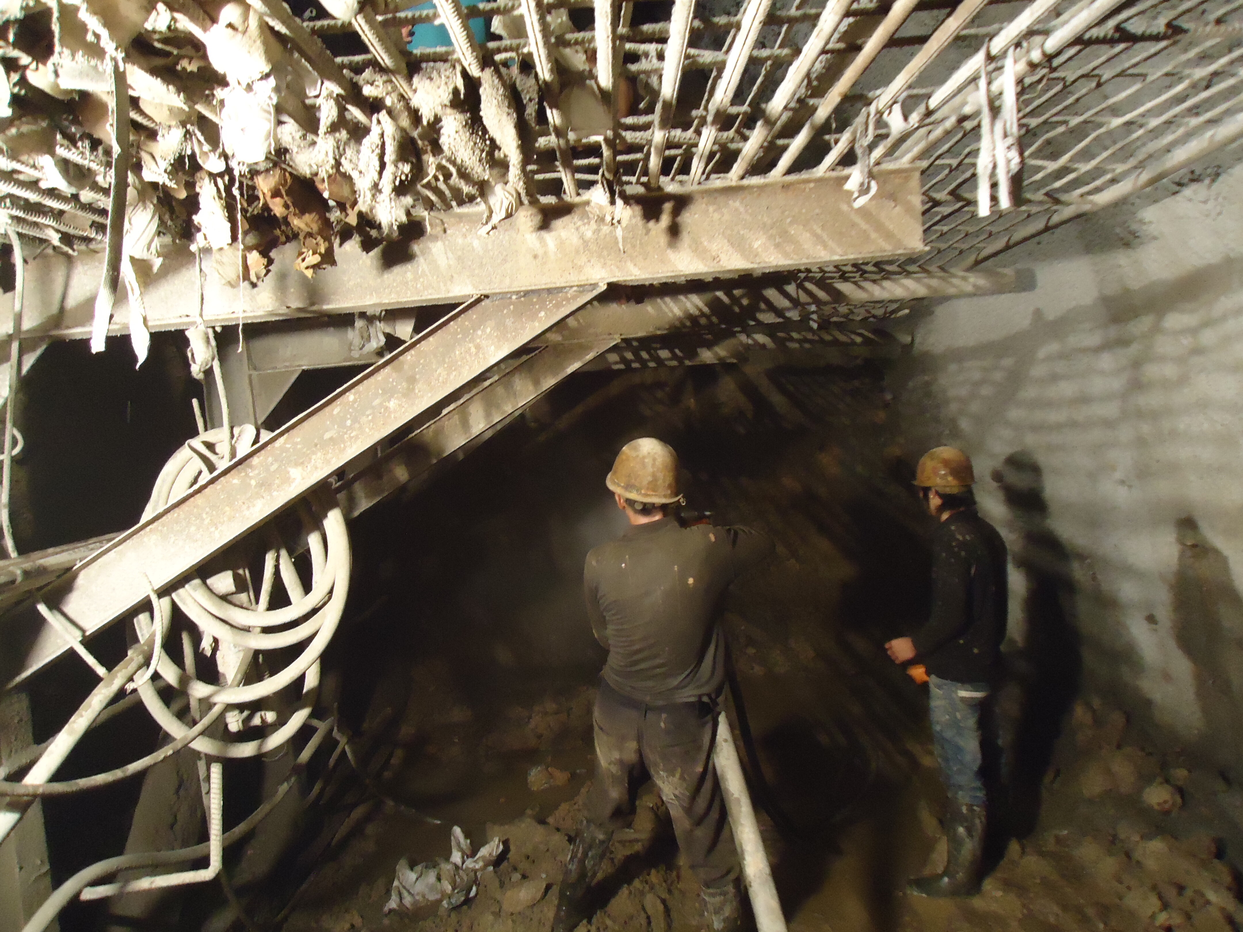 某高速铁路隧道工程
