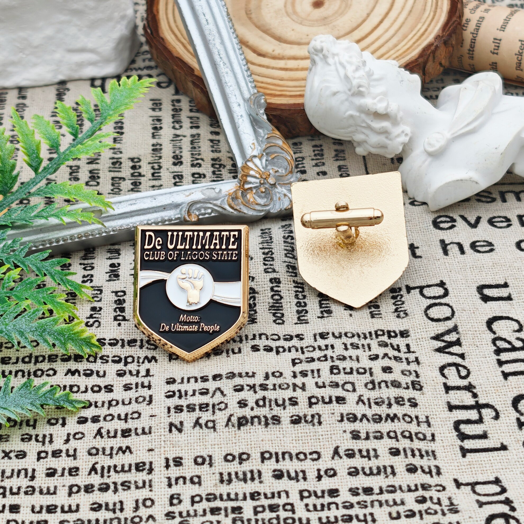 DE ULTIMATE Fist Shield Relief Cufflinks