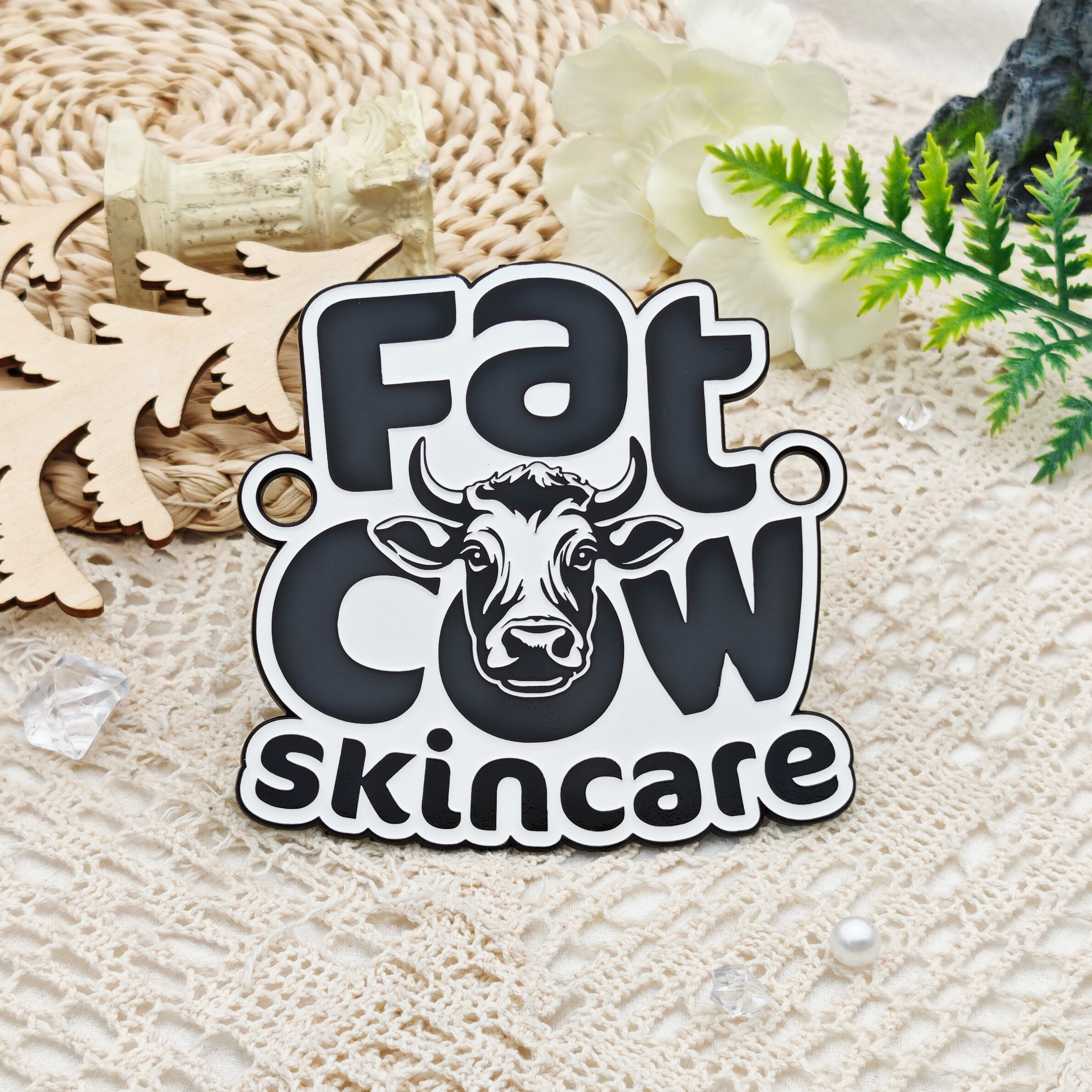 Fat Cow Skincare 奶牛镂空烤漆金属牌