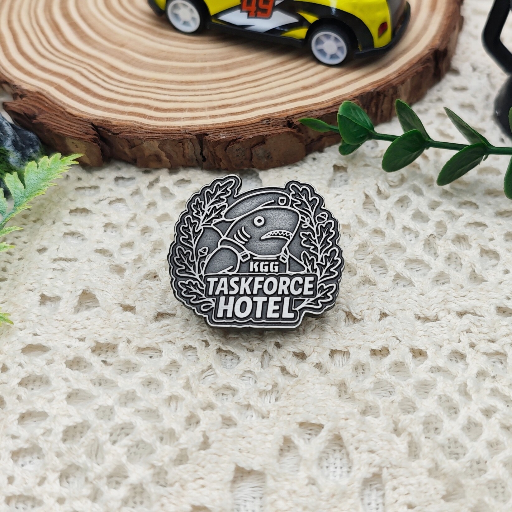 TASKFORCE HOTEL Beret Shark Symmetrical Leaf Ornament Badge