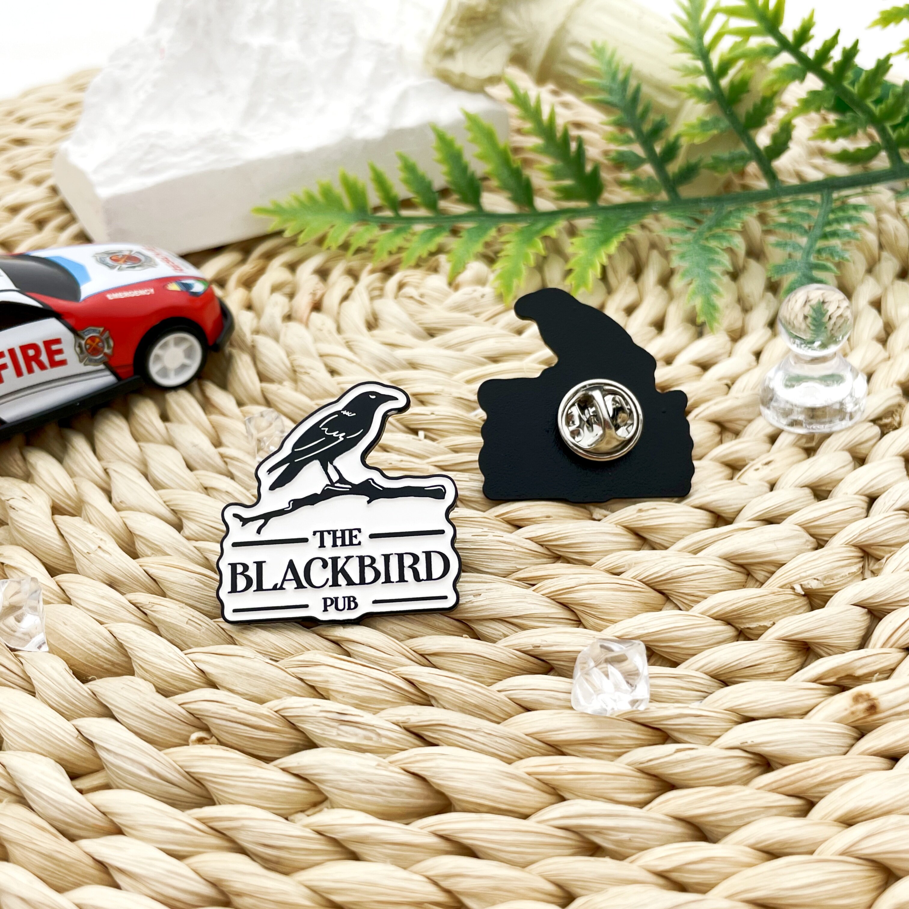 THE BLACKBIRD PUB Crow Branch Pin