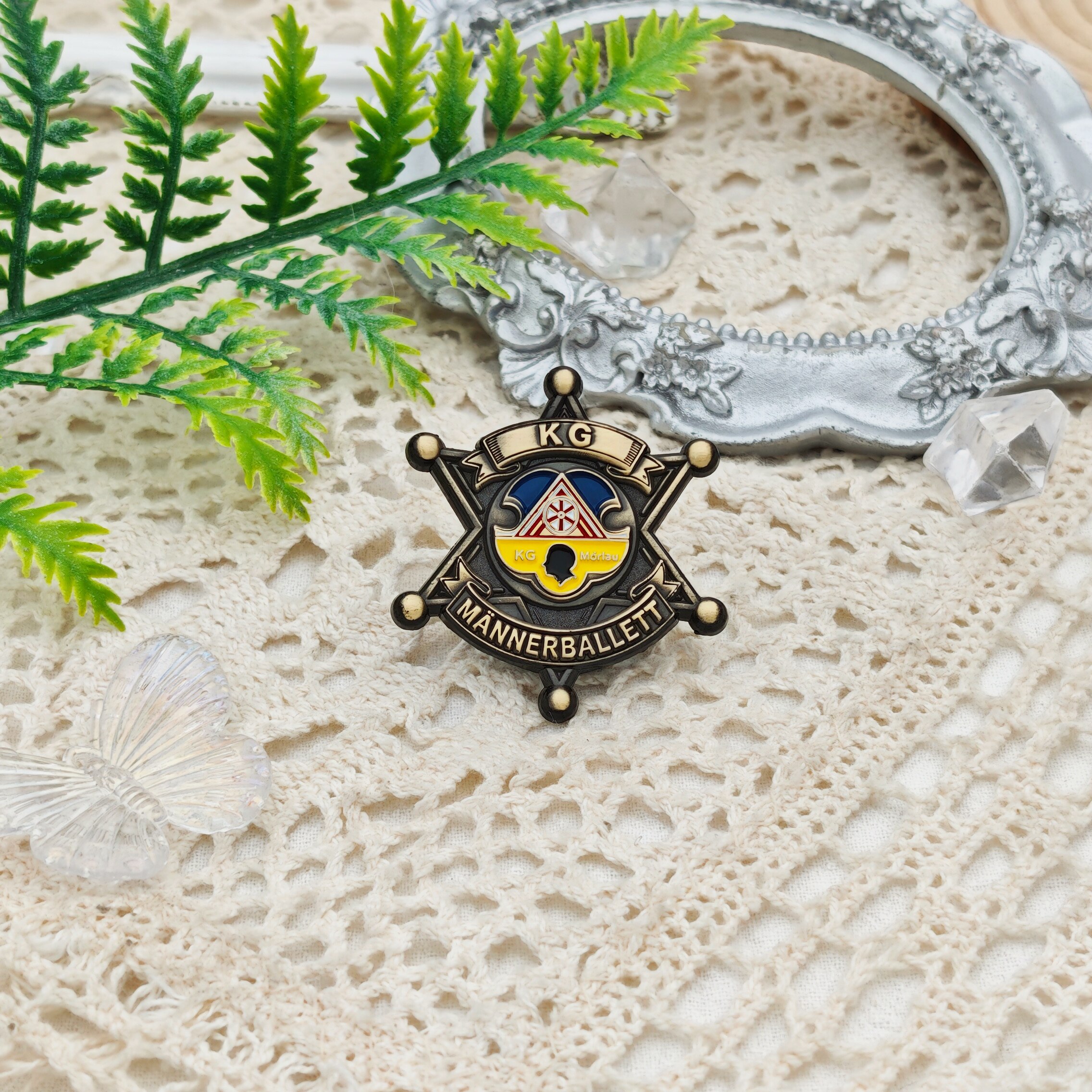 KG Men's Ballet Six-Pointed Star Embossed Antique Gold Badge
