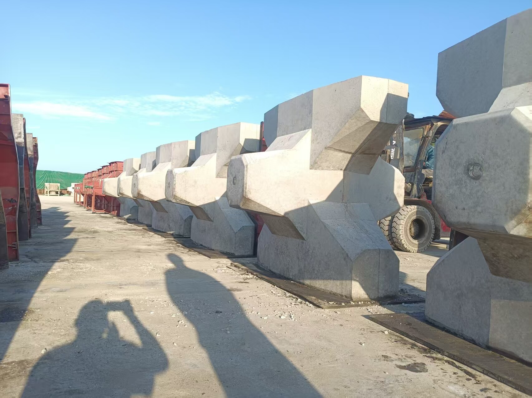 What is the practical significance of Xianghui Cement Products Supplier's official website being filed for engineering procurement?