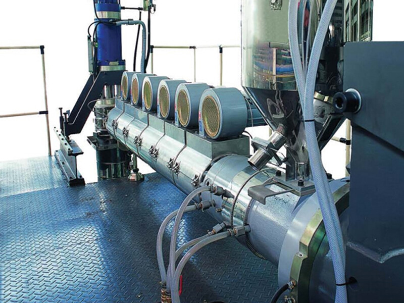 Grooved bush extruders