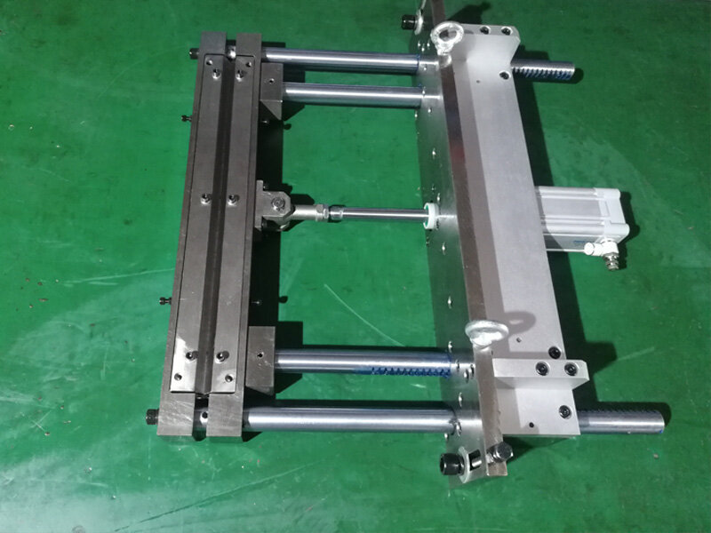 Squeeze cutters view 1