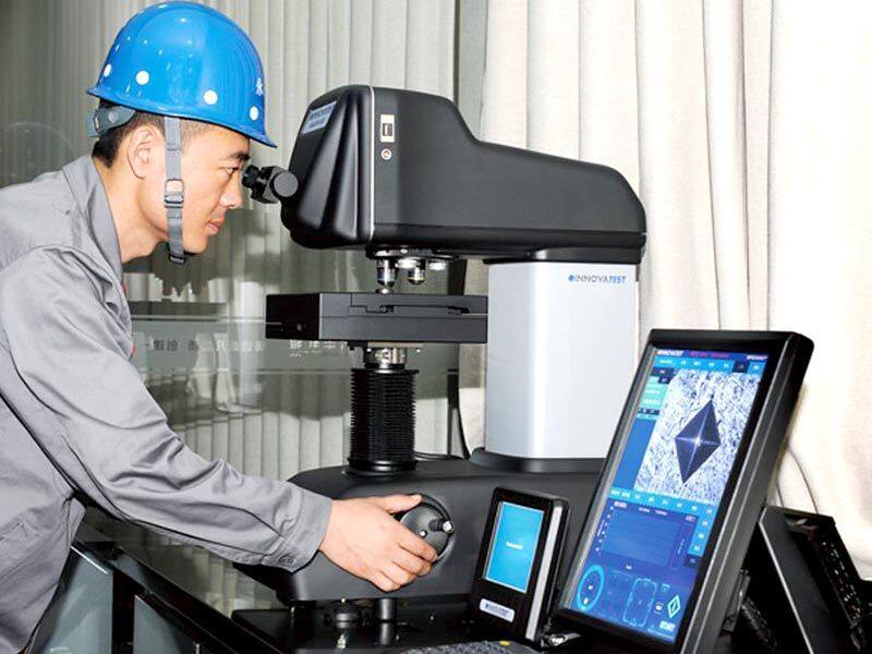 Vickers hardness tester
