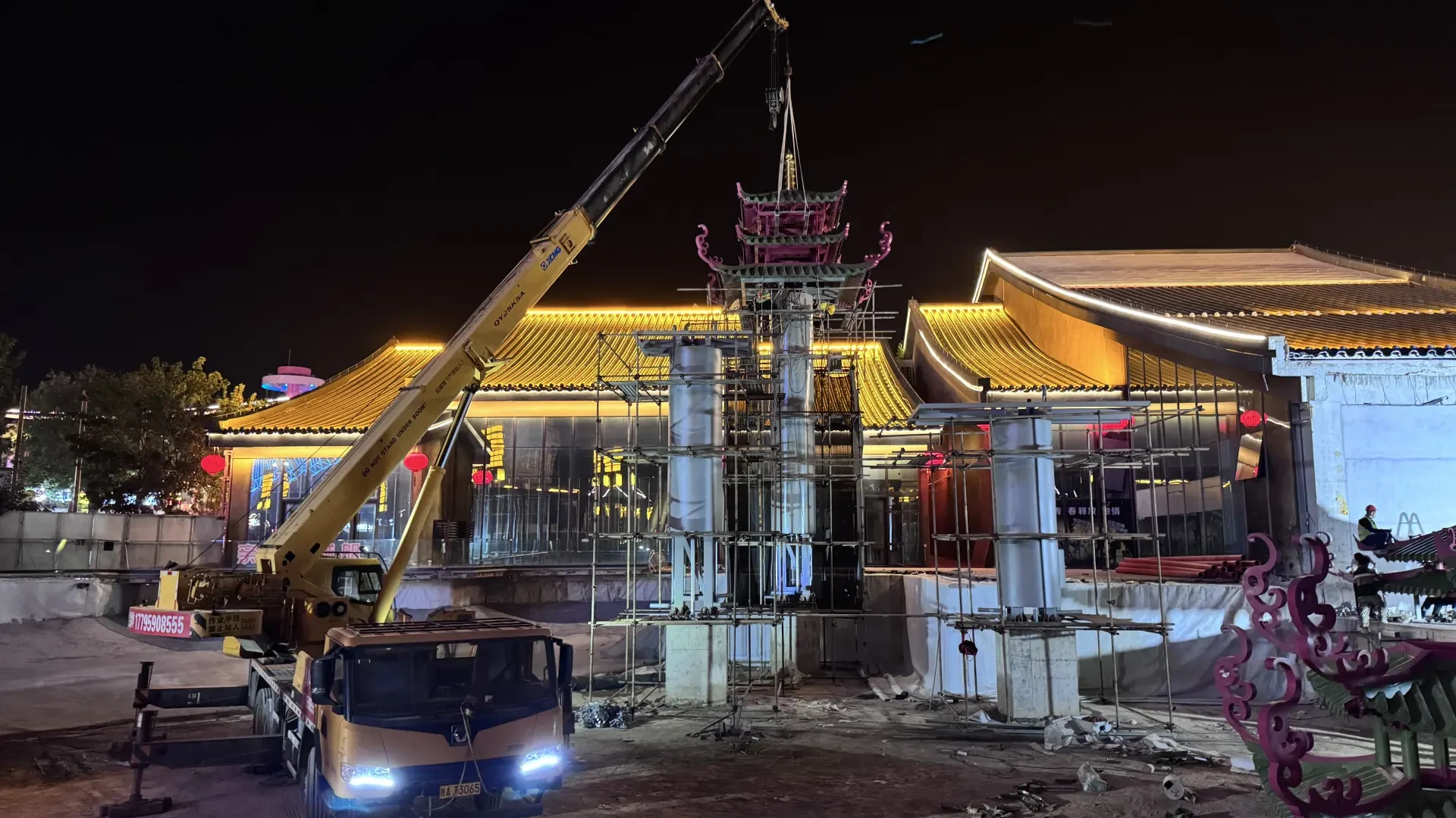 银丝古建钢结构安装现场 / Silver wire architecture steel installation site