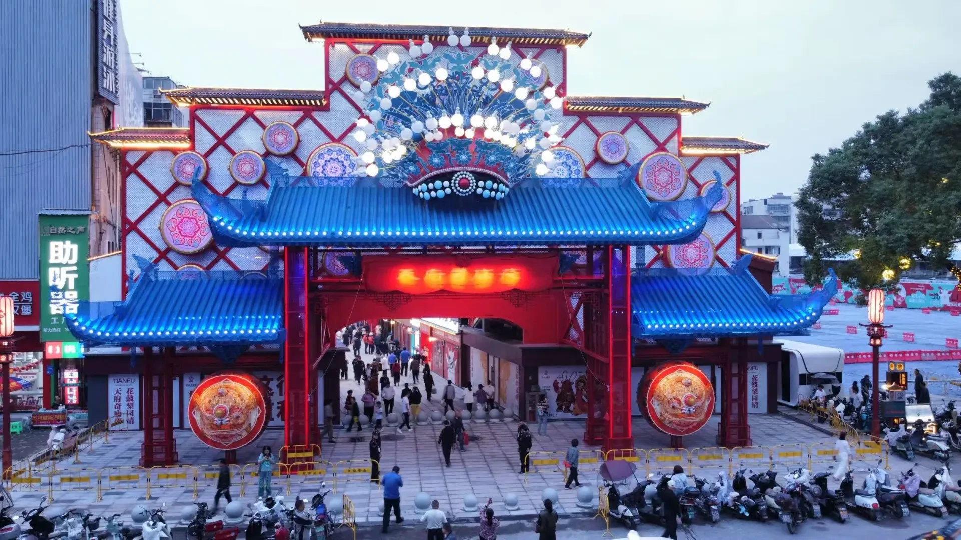 双层楼阁式重檐牌坊 Double-Eave Pavilion Archway · 河南 · 开封 古城墙片区