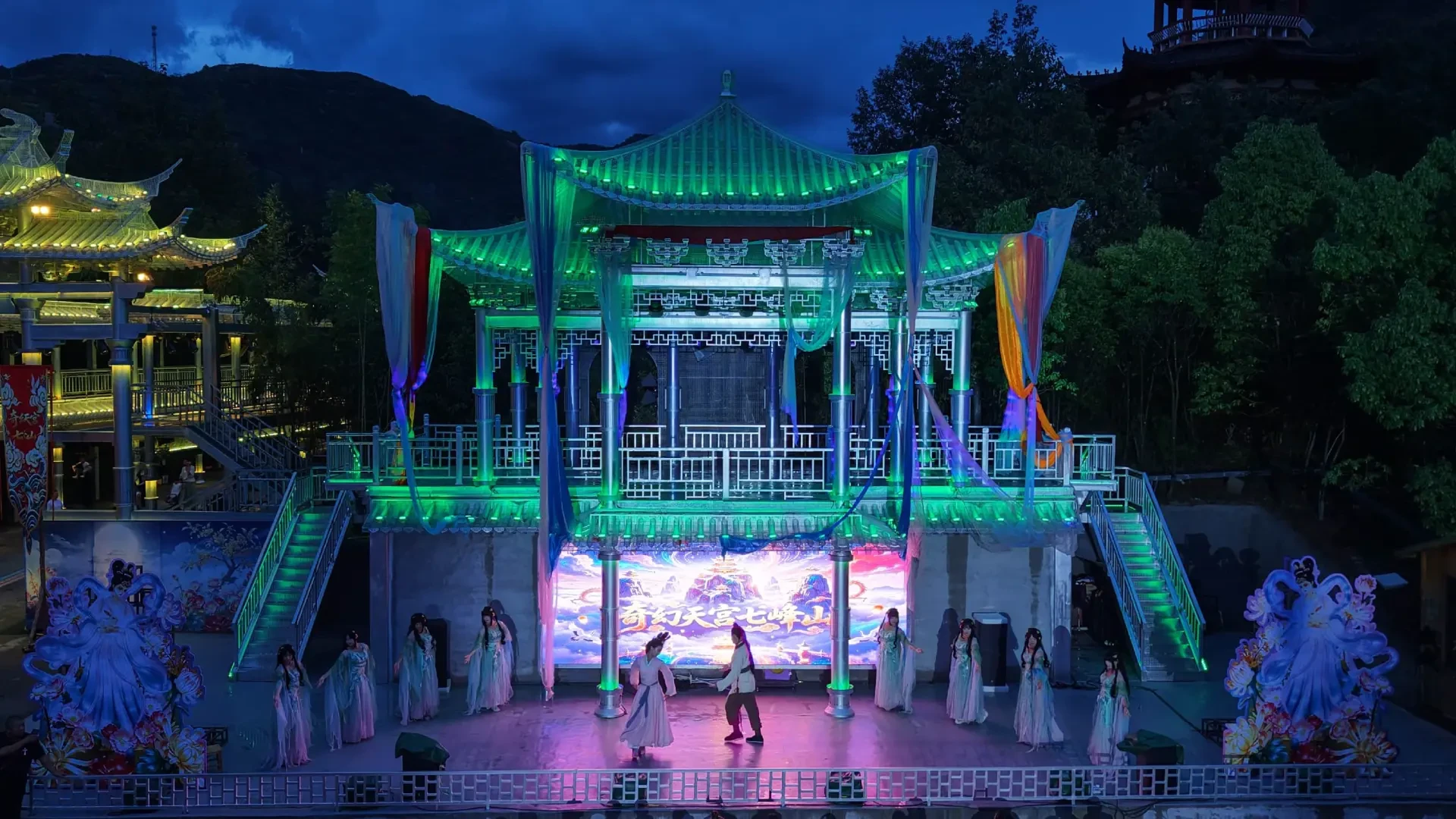 光影长廊系统 Light & Shadow Corridor · 召家班银丝古建
