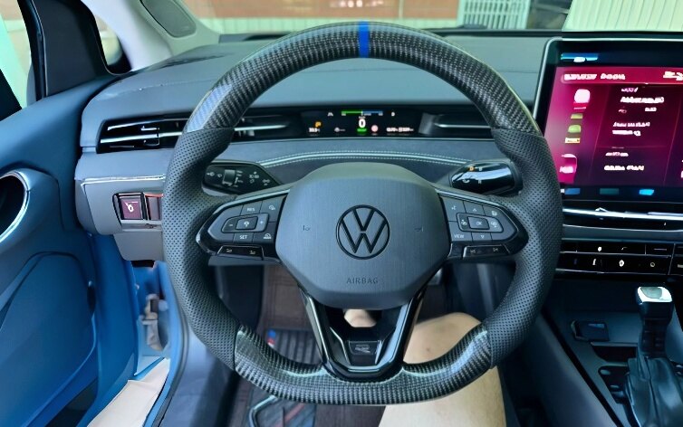 VW Golf R MK8 custom carbon fiber steering wheel project by YUNZ AUTO