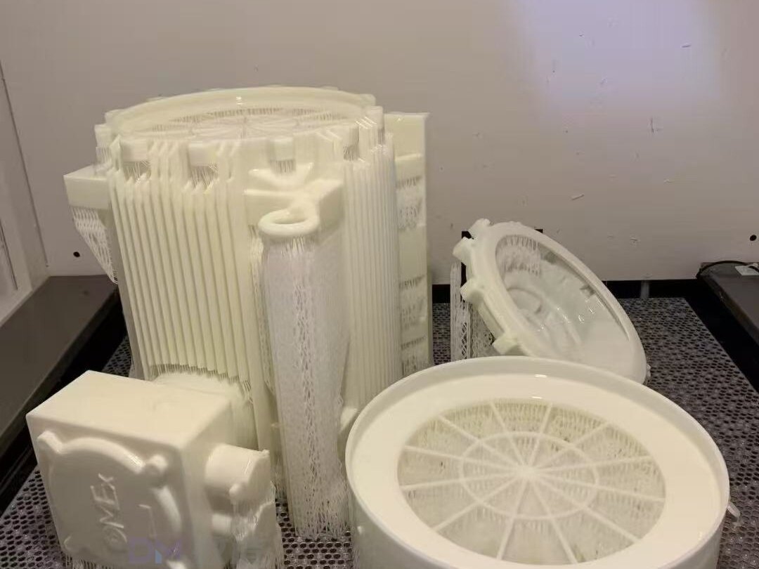 Low-temperature-resistant, low-shrinkage resin