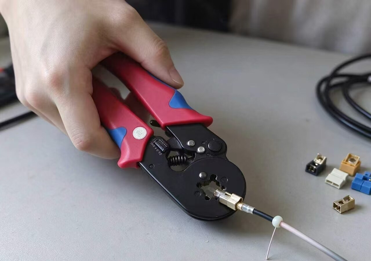 Red and Blue Lightweight Ratcheting Crimping Tool 2