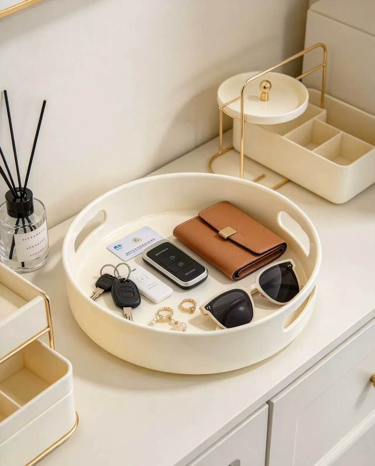 Cream Trimmed Double-Handle Tray 4