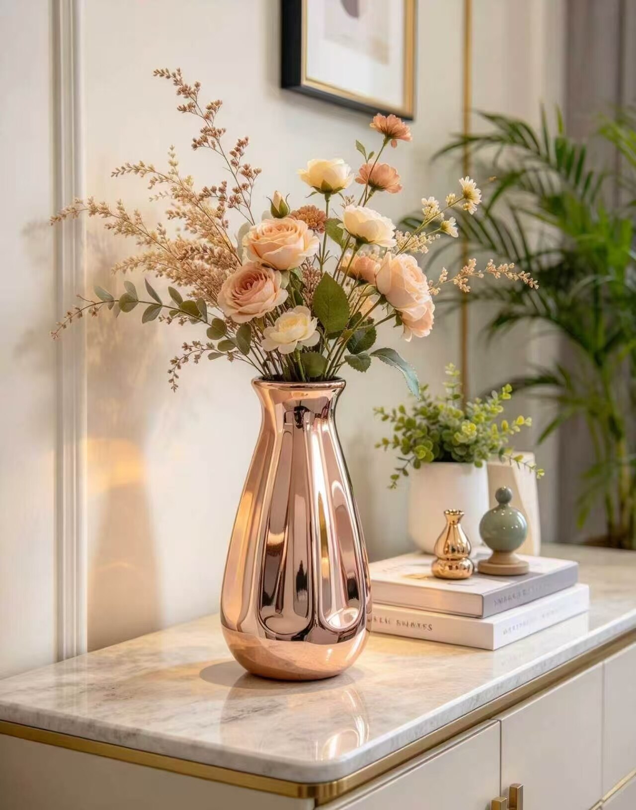 Flowing Rose Gold Glossy Vase 3